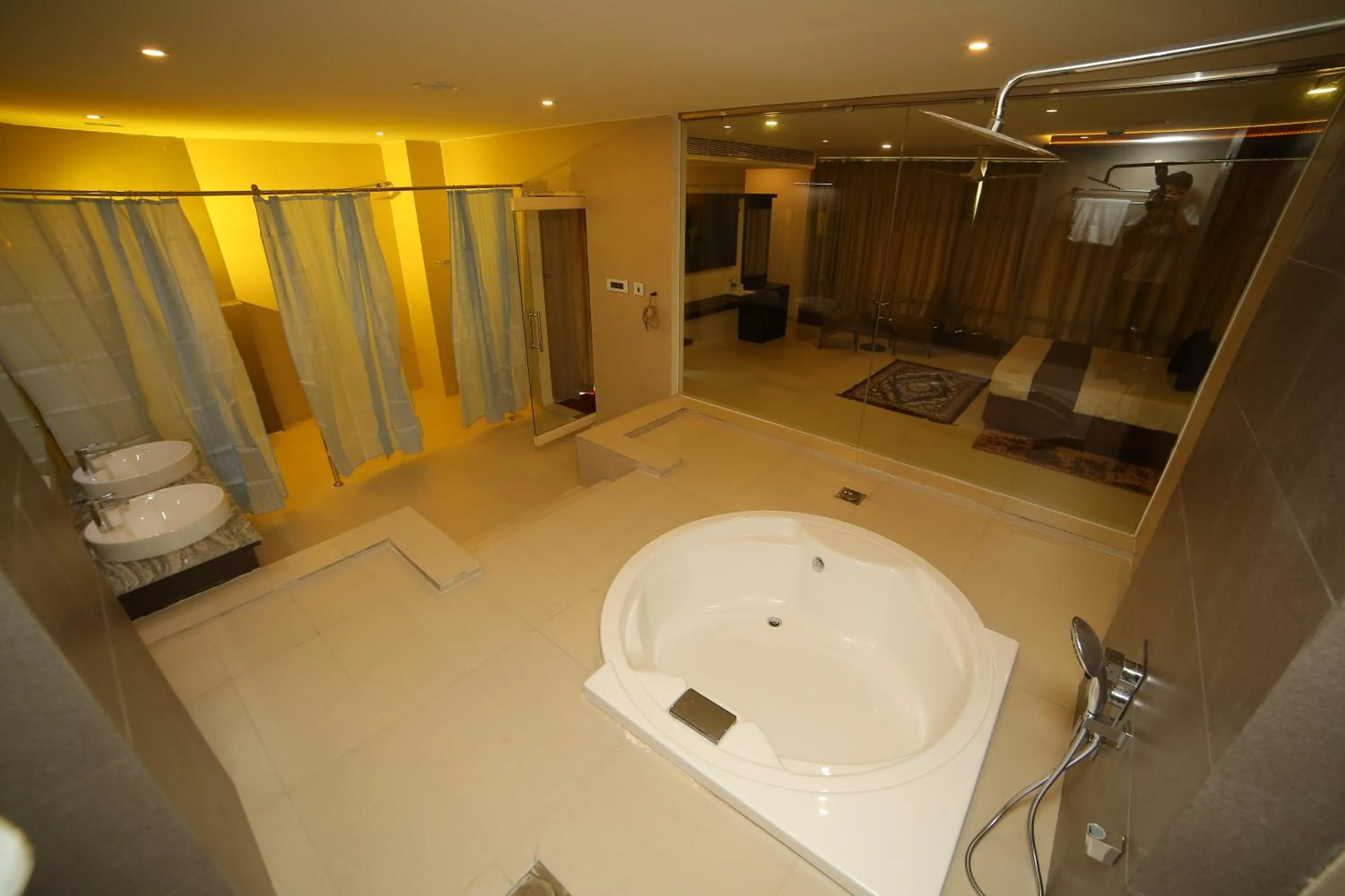 Bathroom in Vavas Inn & Suites