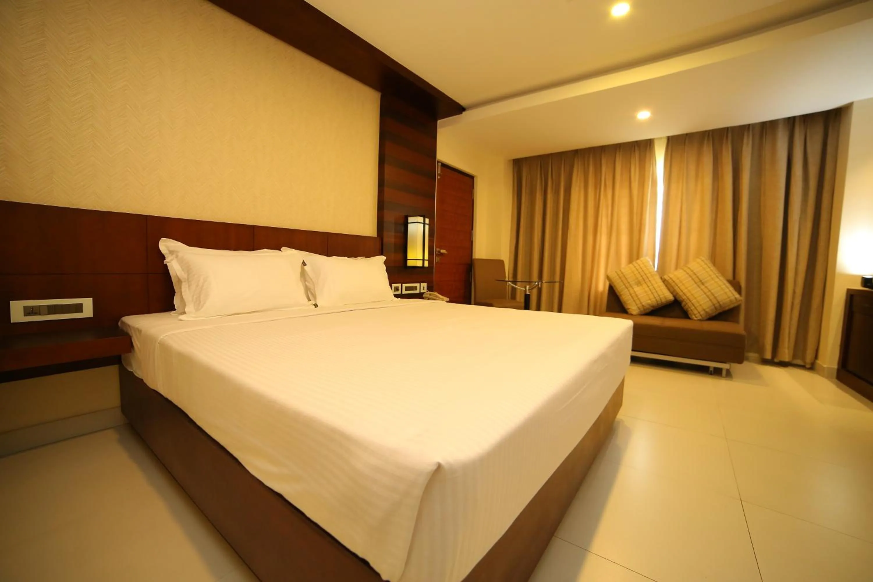 Bedroom, Bed in Vavas Inn & Suites