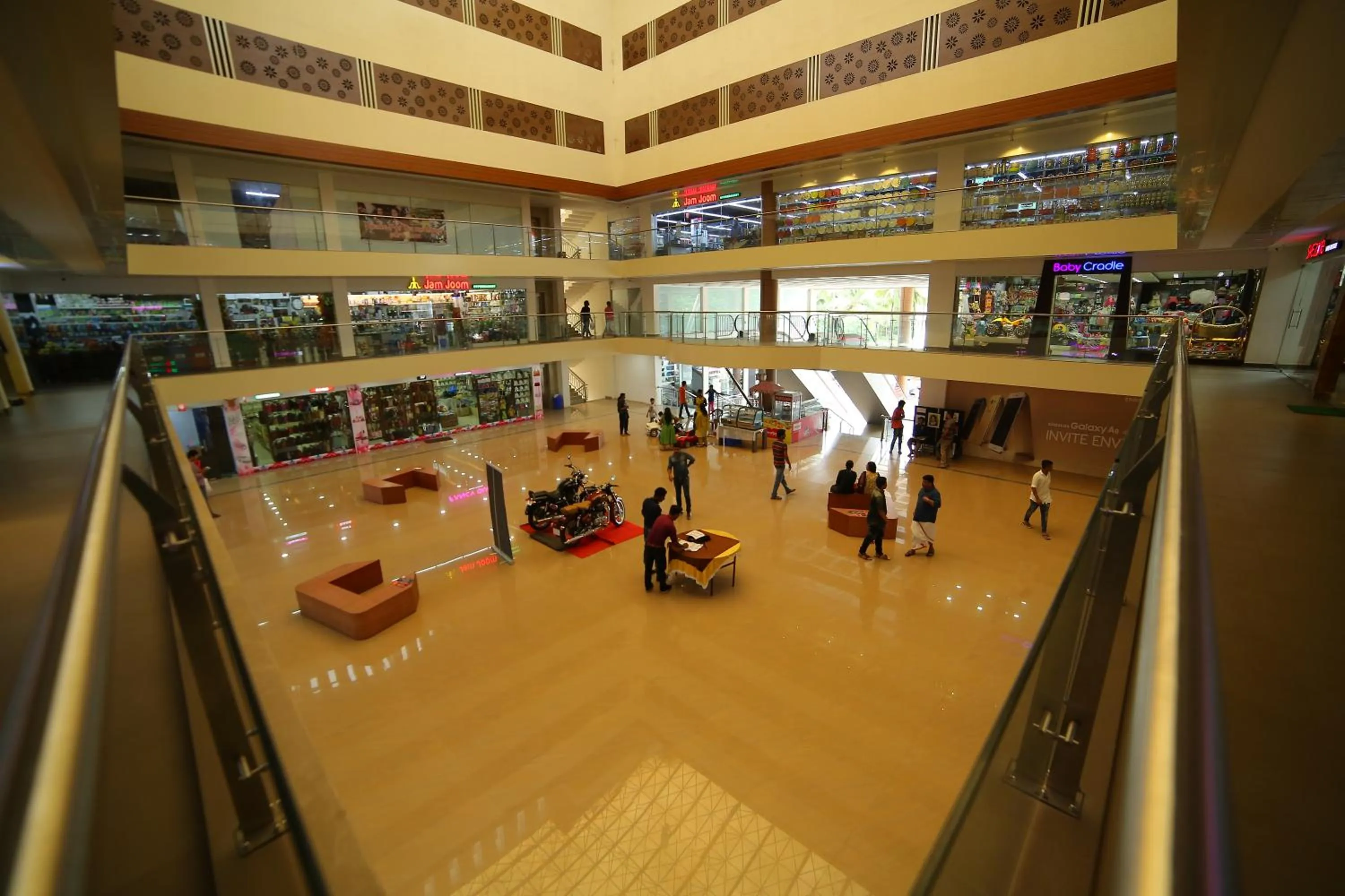 Entertainment in Vavas Inn & Suites