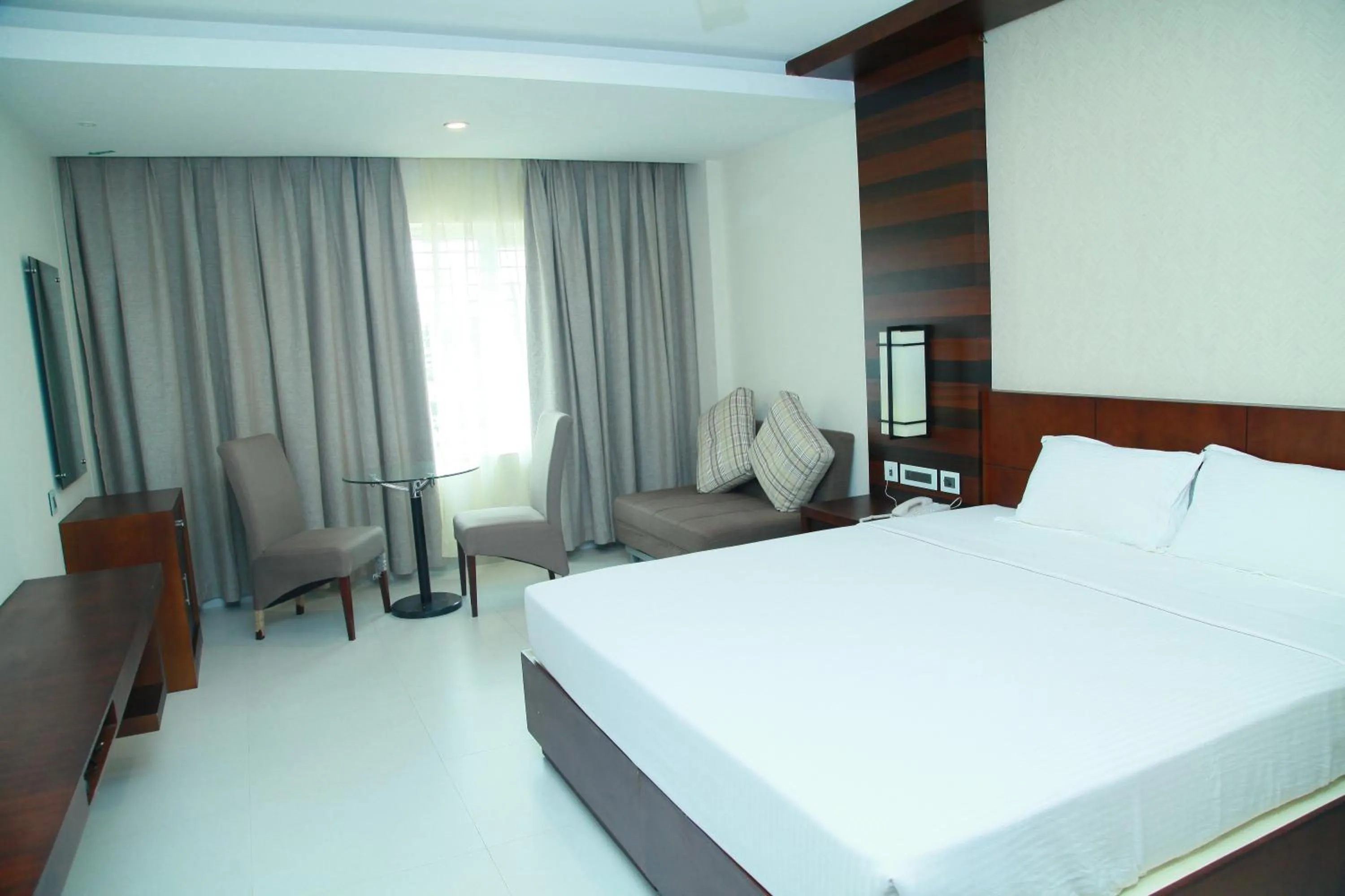 Photo of the whole room, Bed in Vavas Inn & Suites