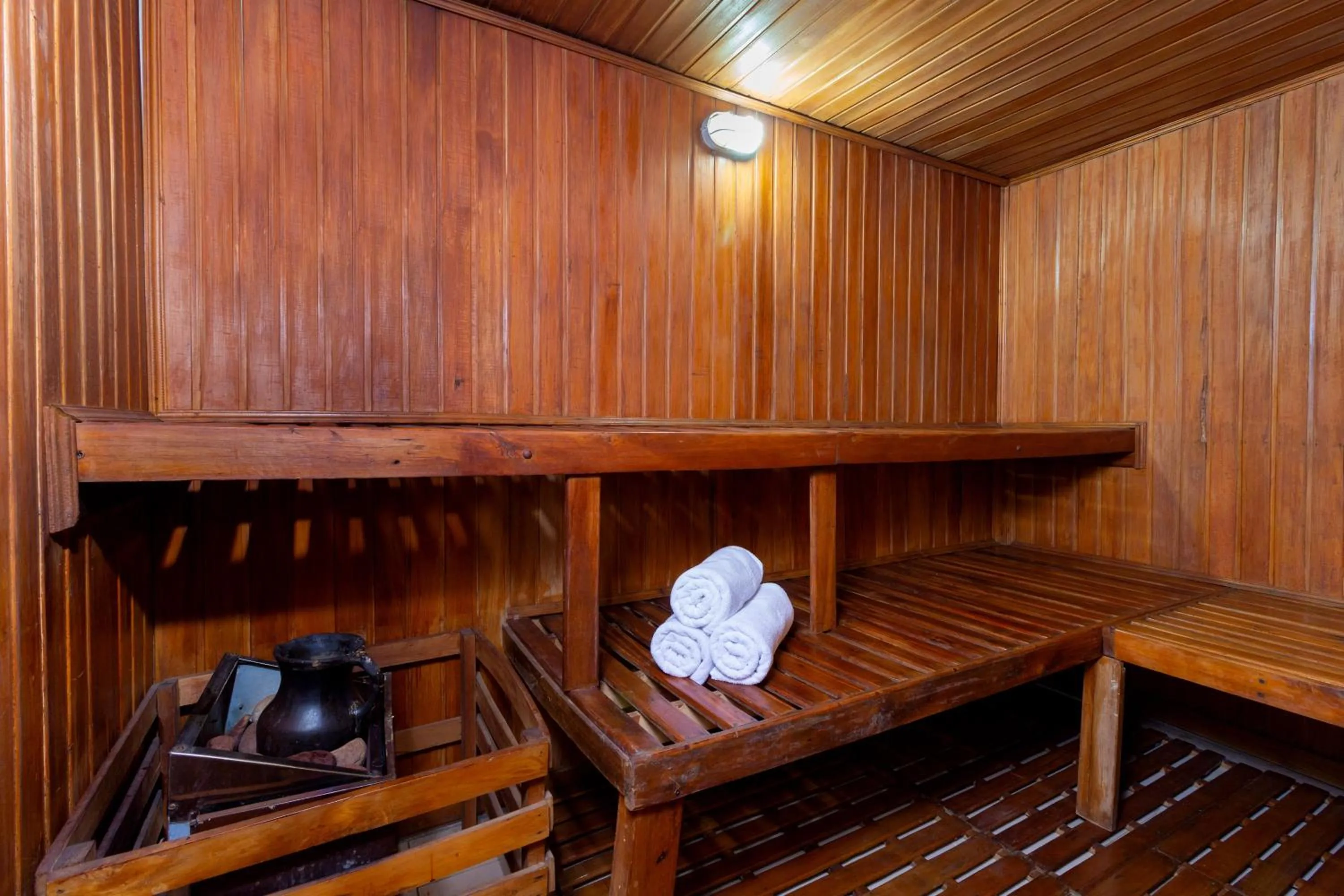 Steam room in Hotel Madisson Inn Luxury By GEH Suites