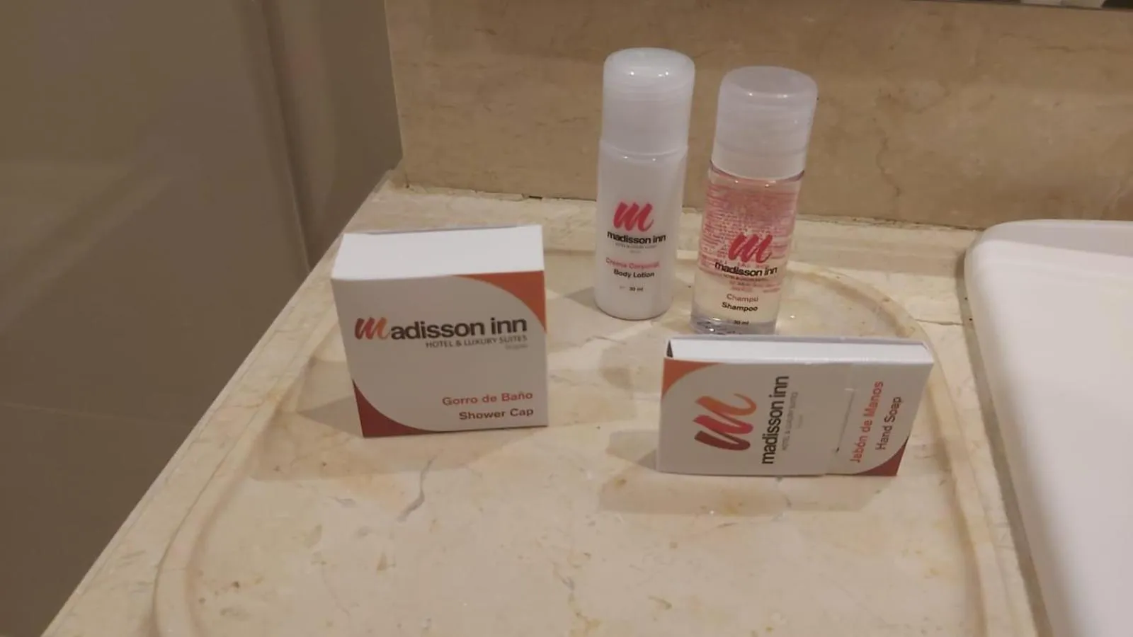 Bathroom in Hotel Madisson Inn Luxury By GEH Suites