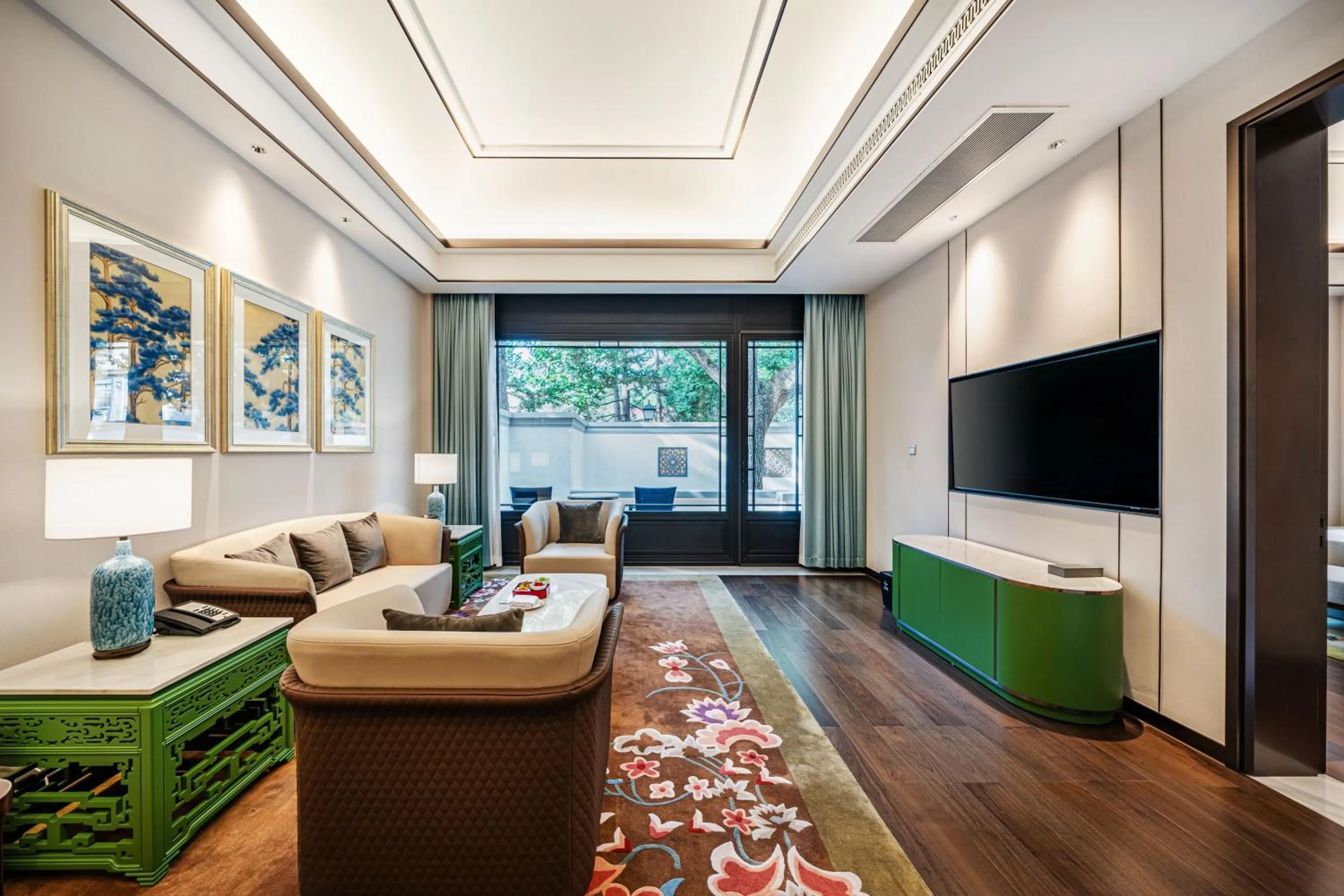 Living room in Hong Qiao State Guest House