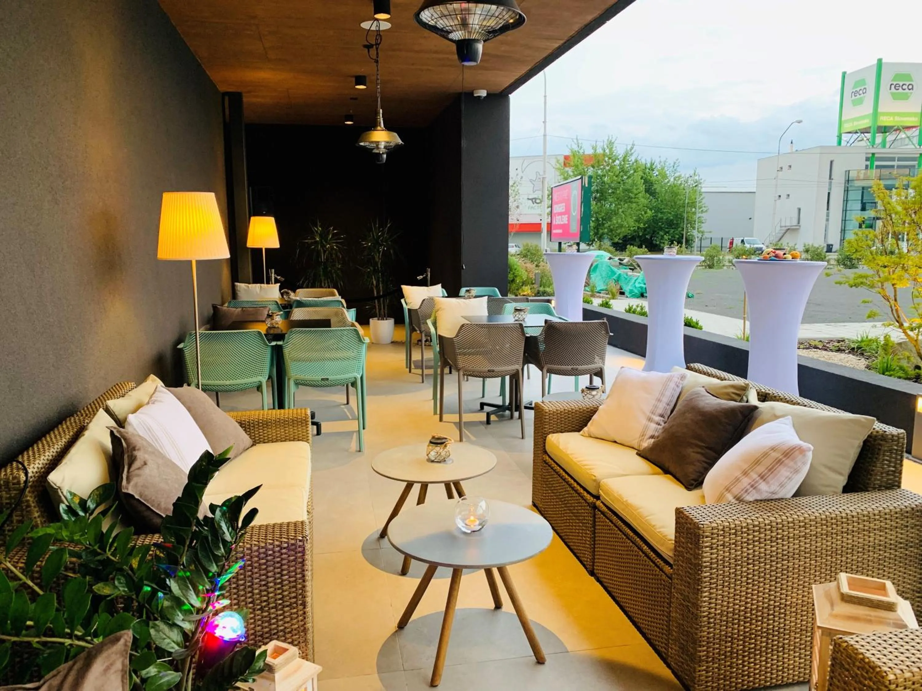 Seating area in Hotel Color