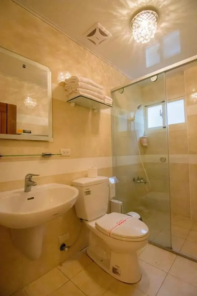 Bathroom in Days Good Guest House