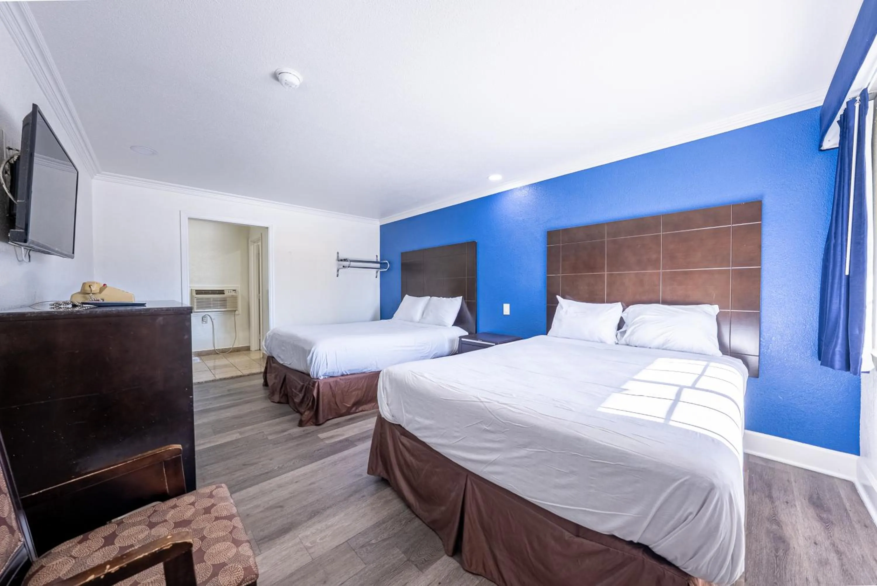 Bed in Town and Country Inn