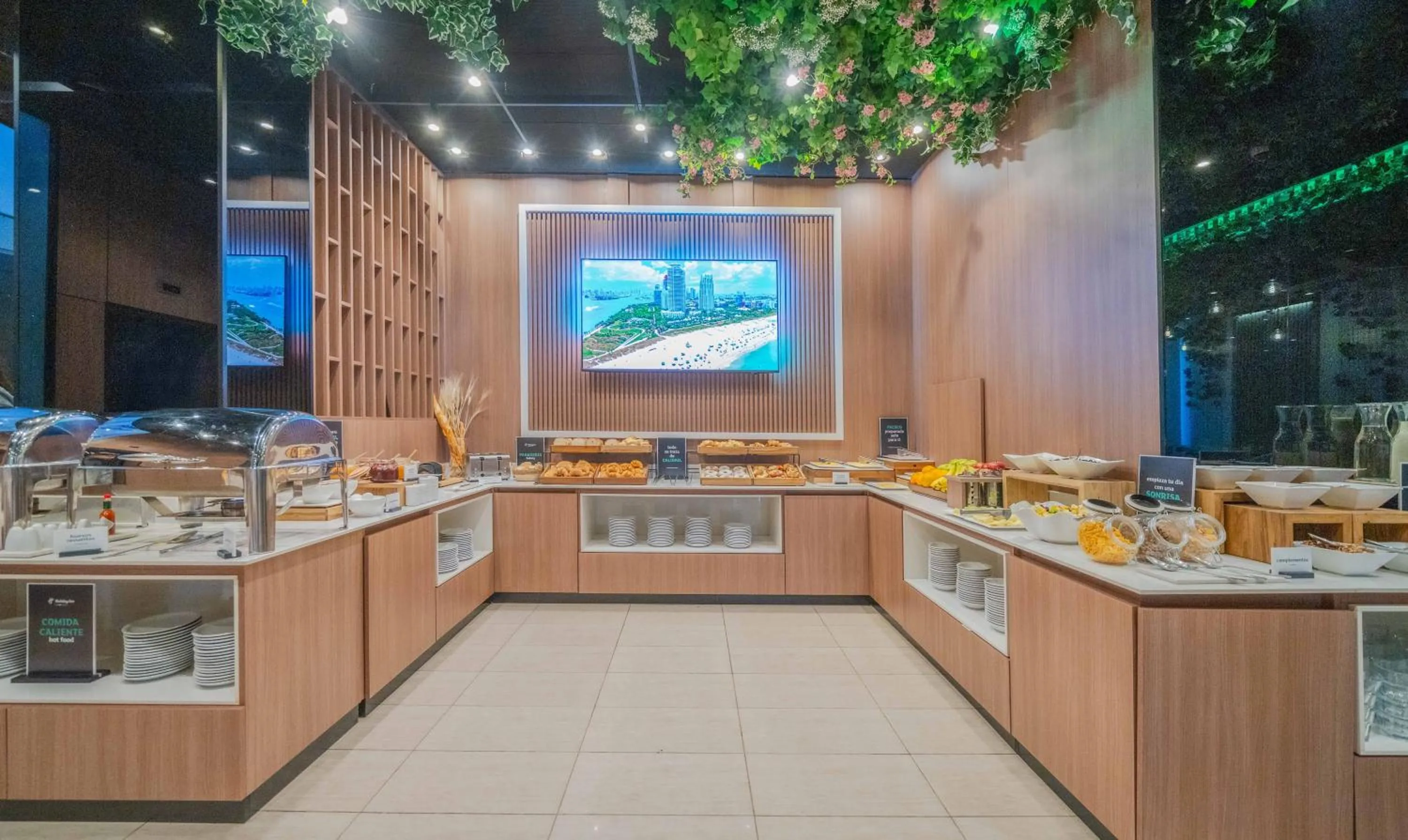 Breakfast in Holiday Inn Rosario by IHG