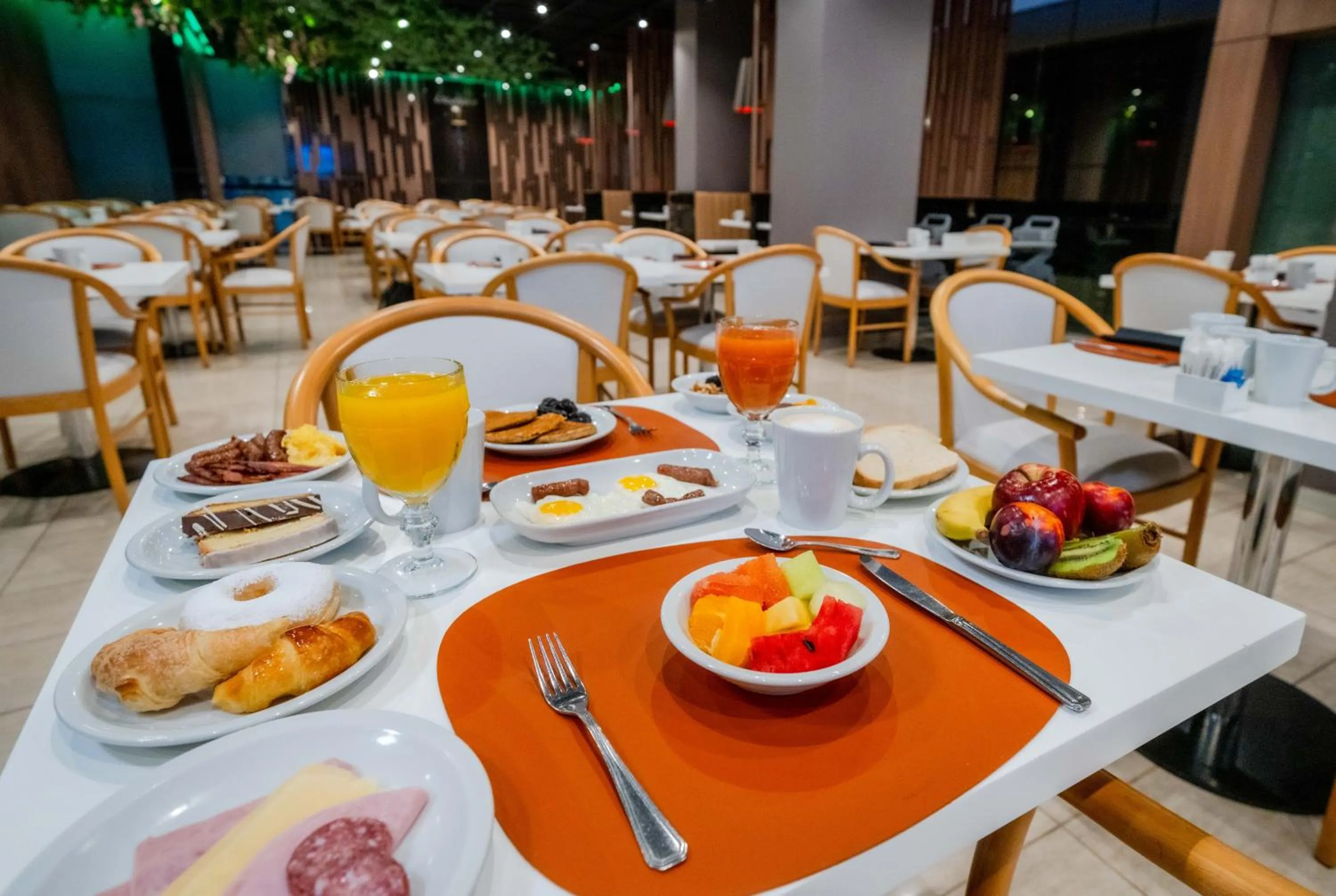 Buffet breakfast in Holiday Inn Rosario by IHG