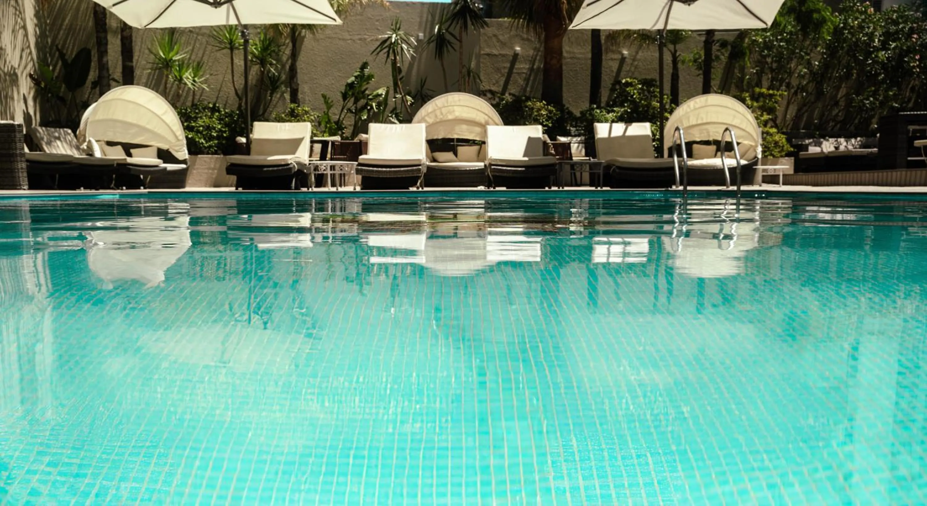 Swimming pool in Holiday Inn Rosario by IHG