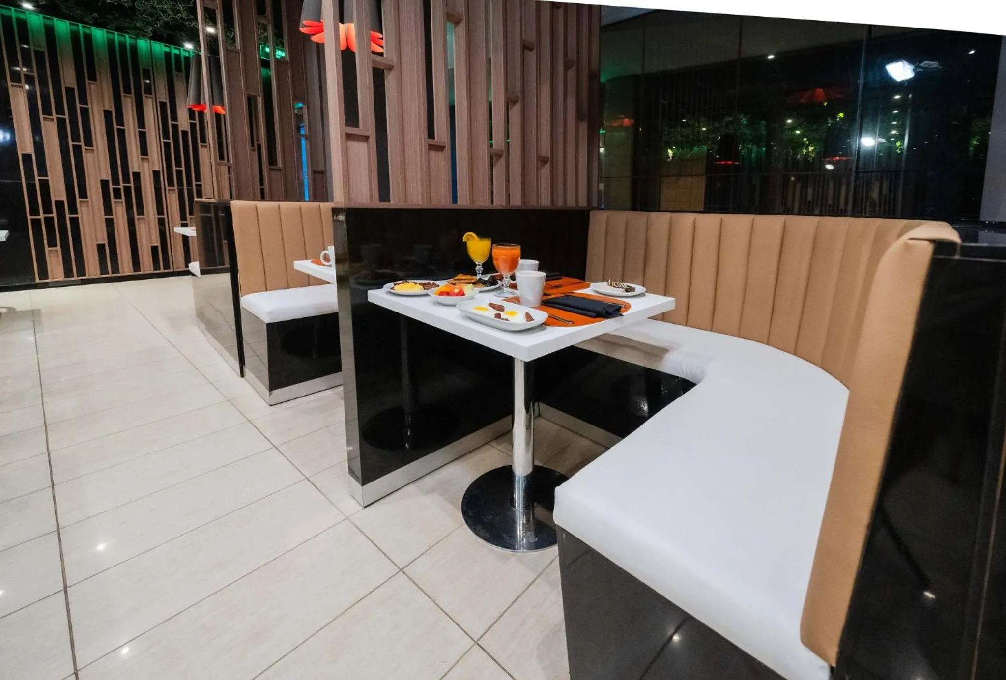 Breakfast in Holiday Inn Rosario by IHG