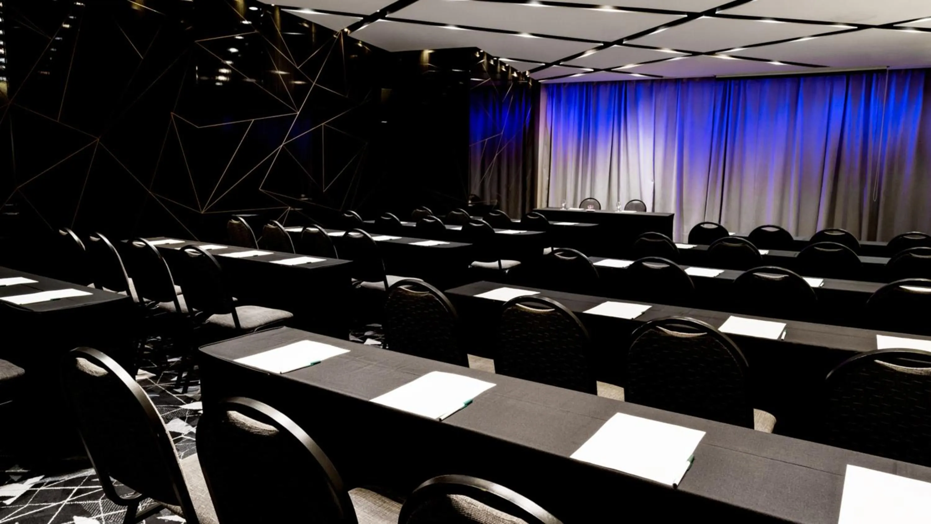 Meeting/conference room in Holiday Inn Rosario by IHG