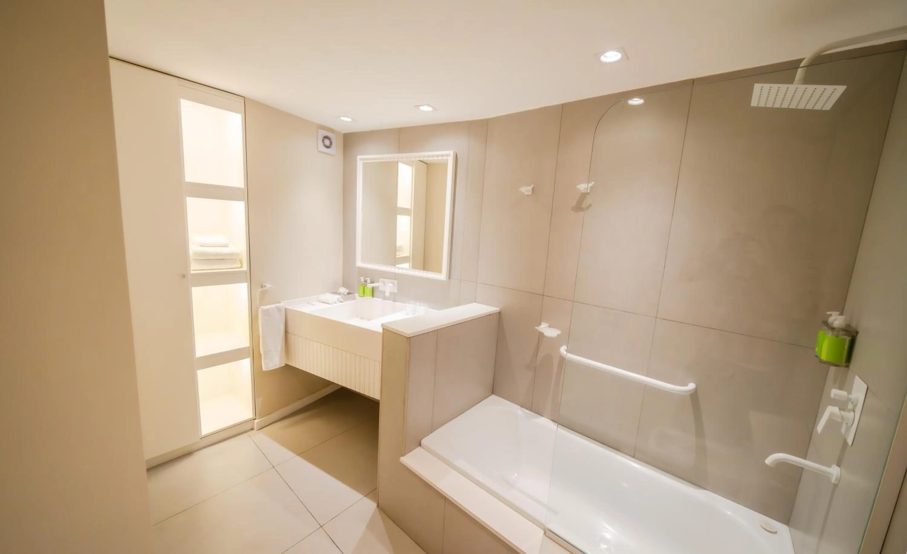 Bathroom in Holiday Inn Rosario by IHG