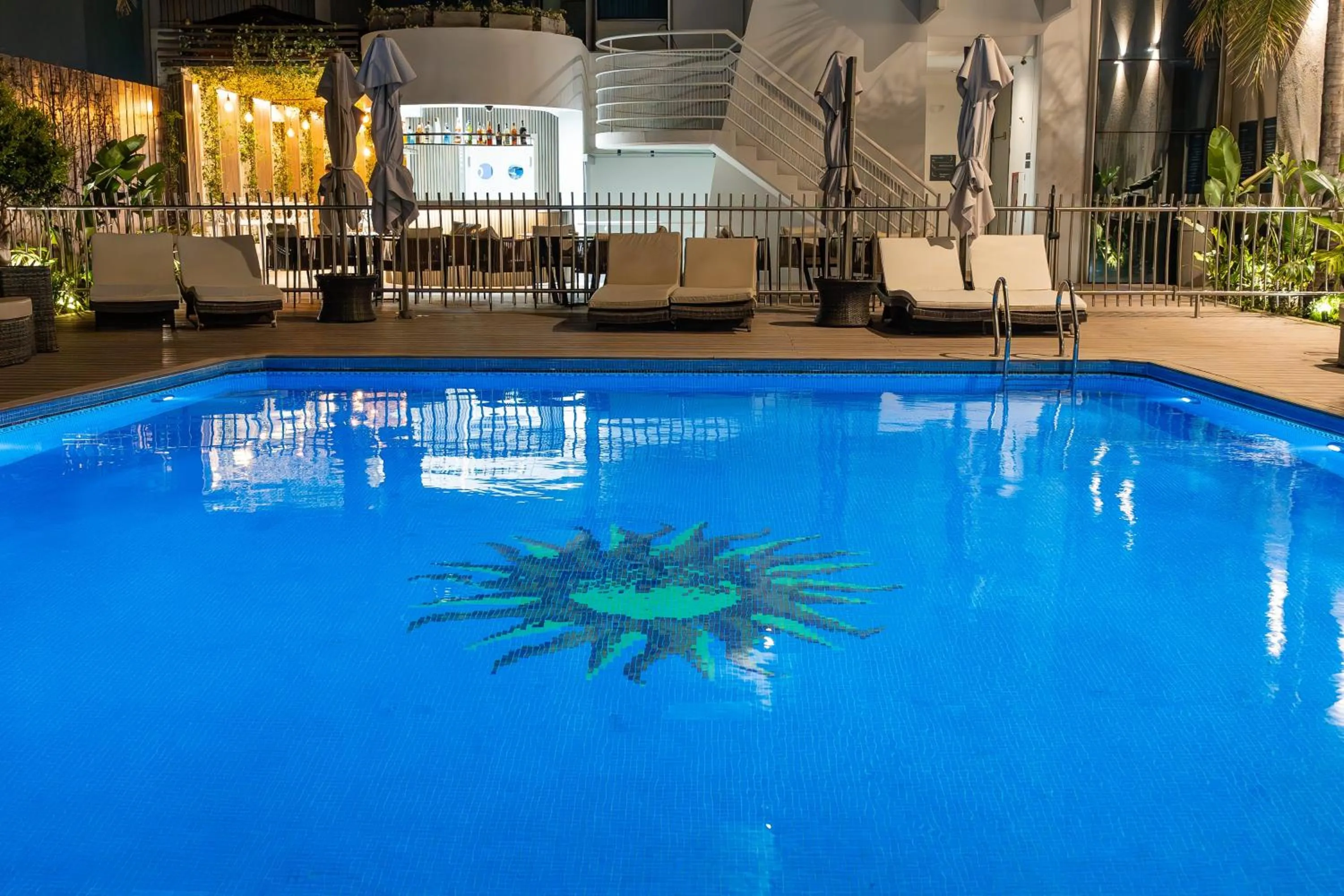 Swimming pool in Holiday Inn Rosario by IHG