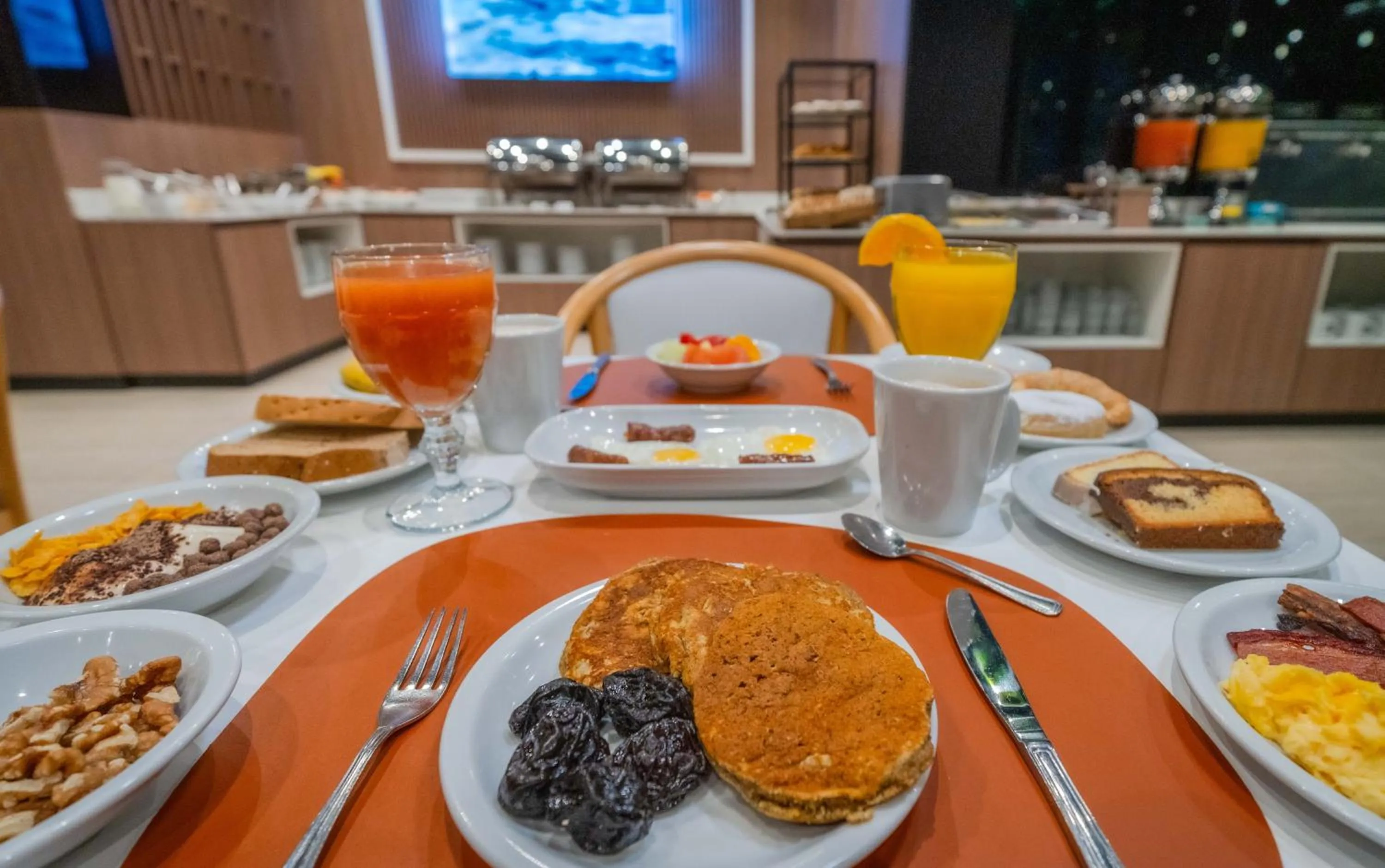 Buffet breakfast in Holiday Inn Rosario by IHG
