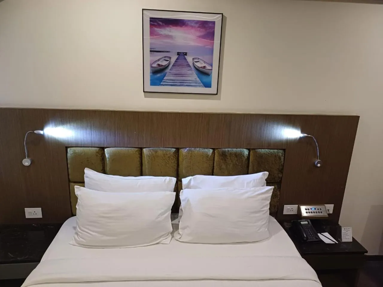 Bed in Hotel Benzz Park Vellore