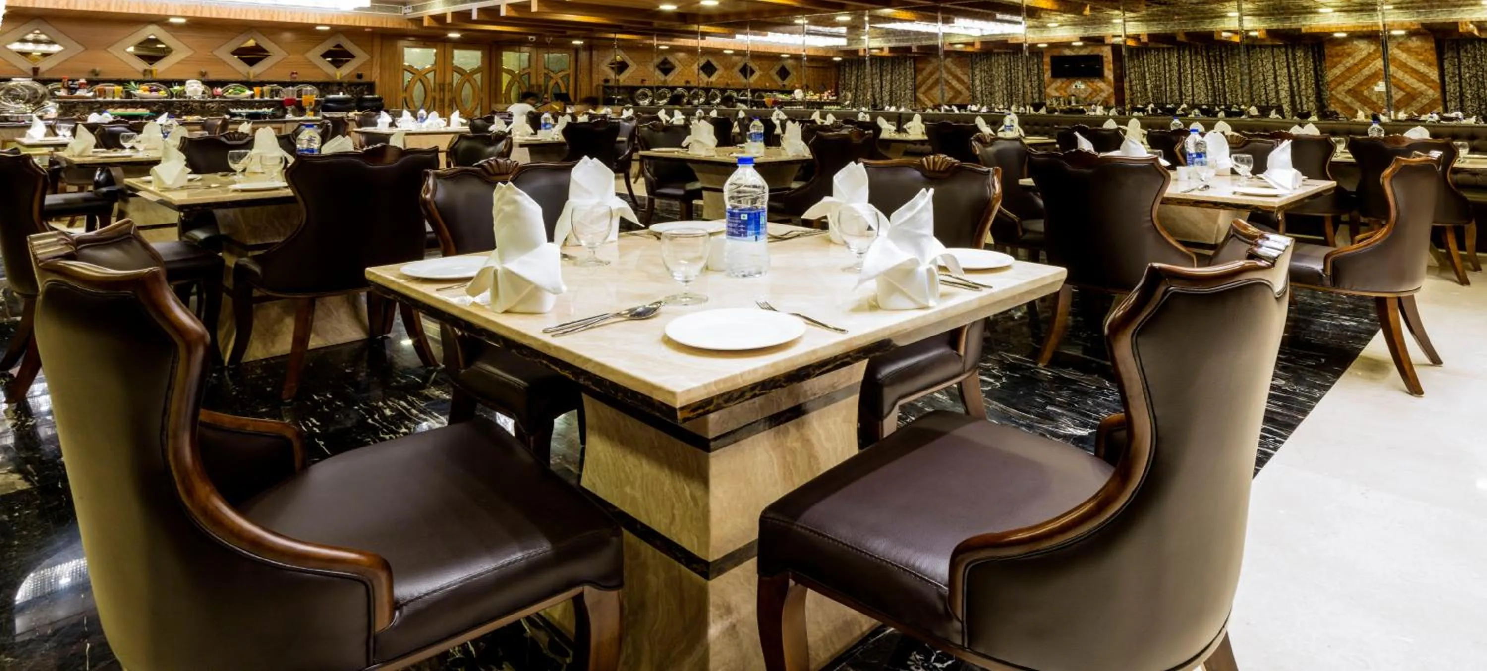 Restaurant/places to eat in Hotel Benzz Park Vellore