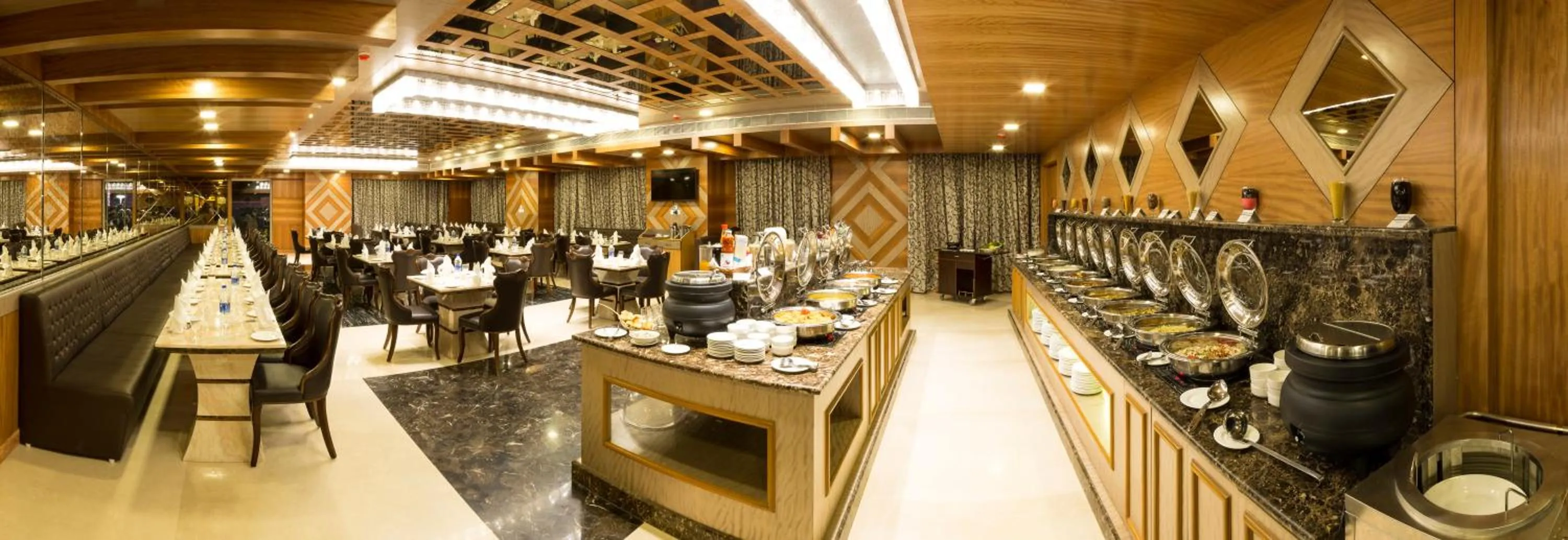 Restaurant/places to eat in Hotel Benzz Park Vellore