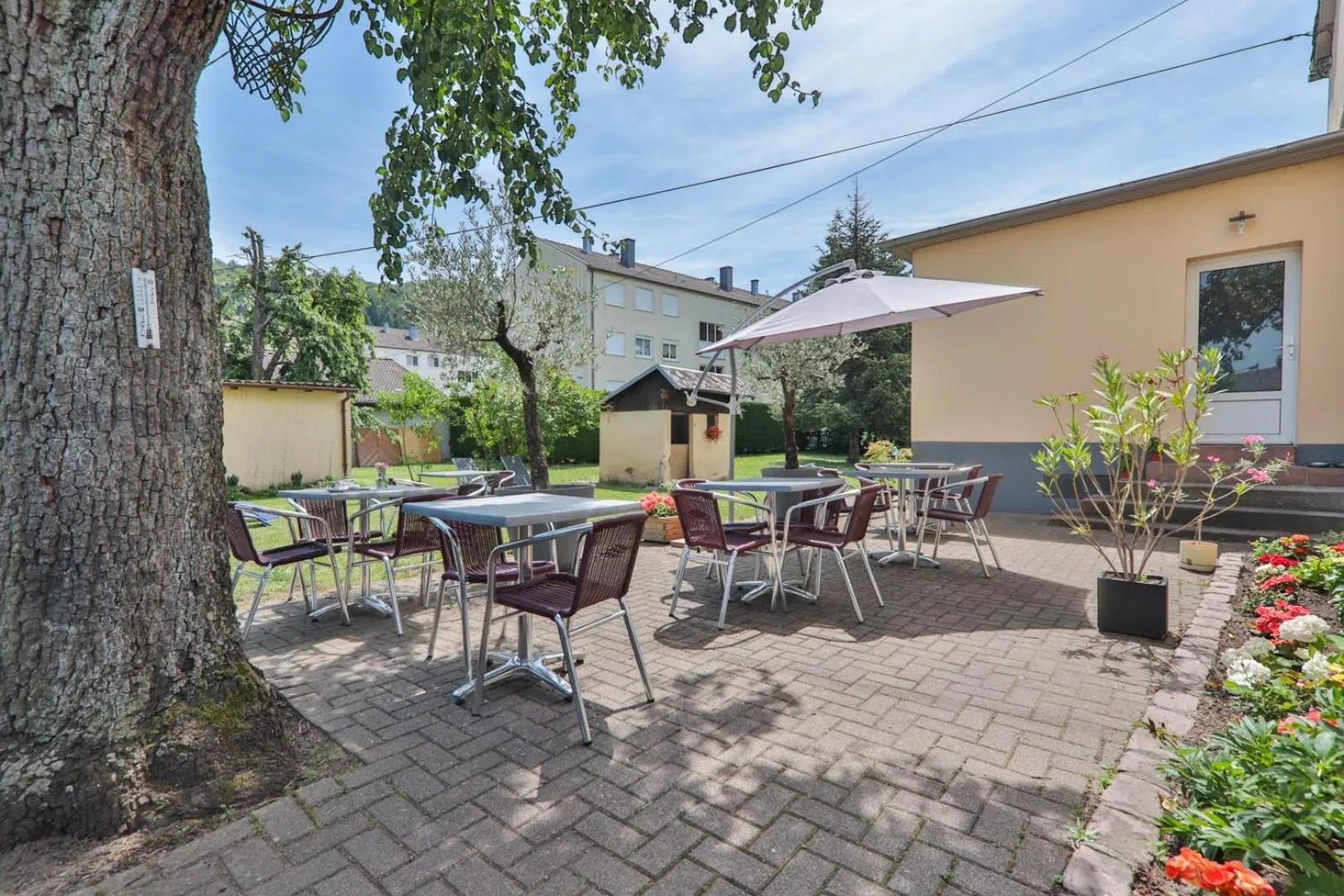 Patio in Hôtel Deybach