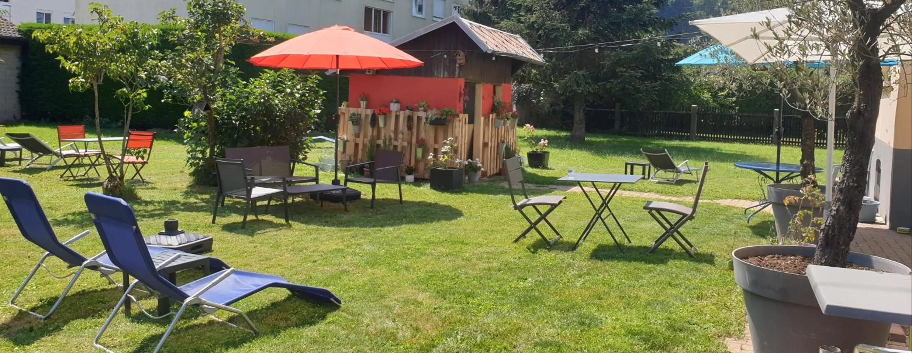Garden view in Hôtel Deybach