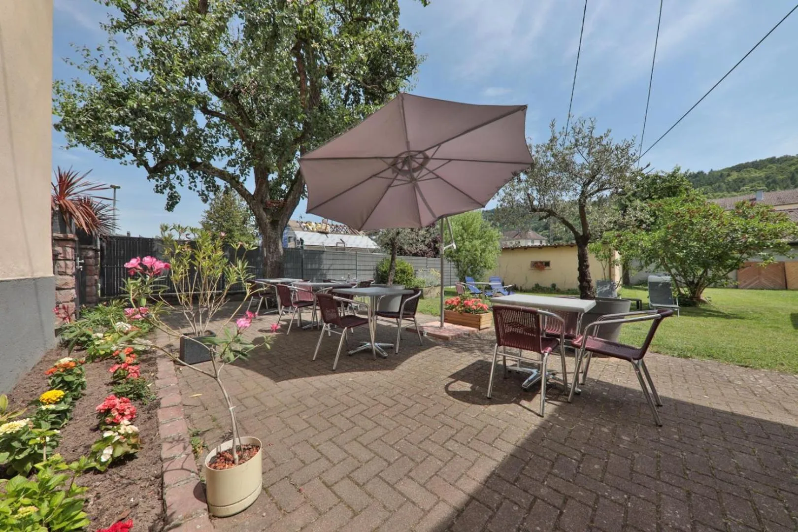 Patio in Hôtel Deybach