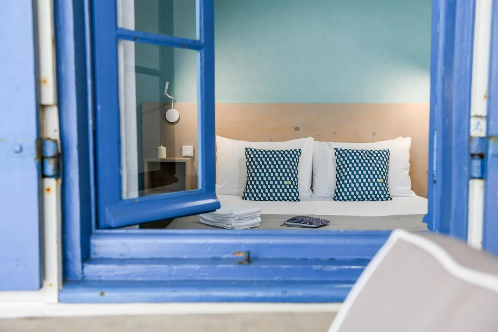 Bed in Logis Hotel de France