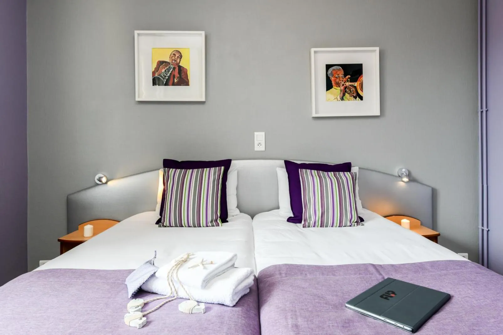 Bed in Logis Hotel de France