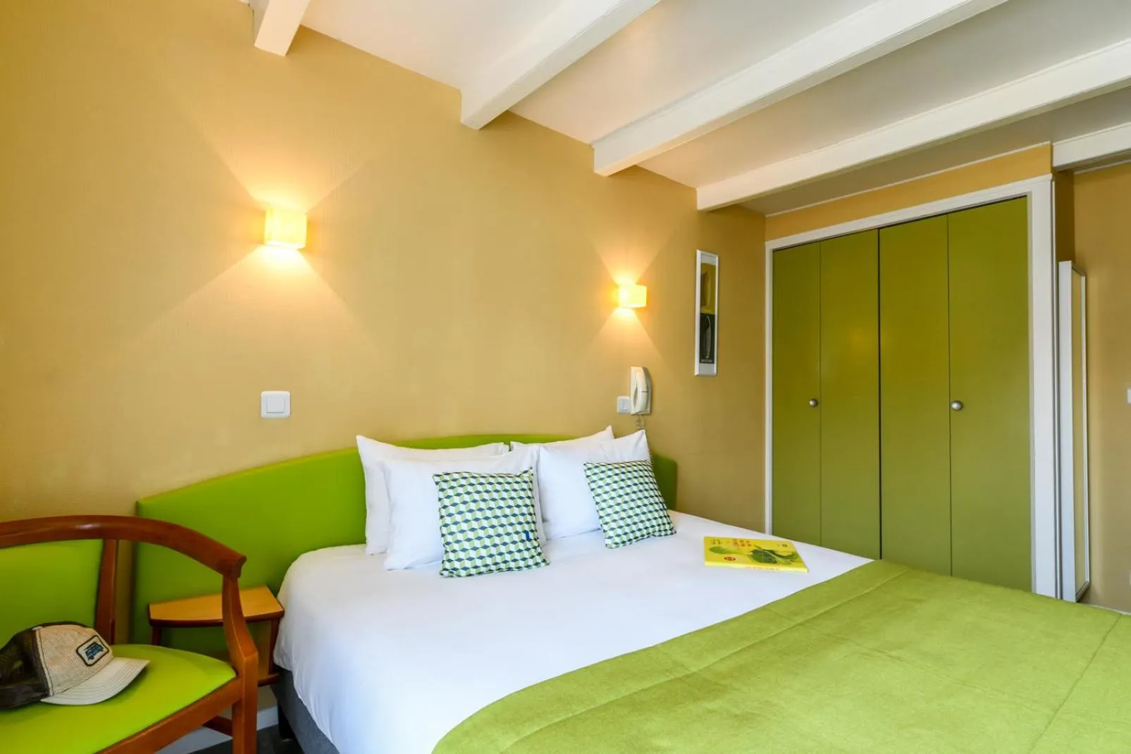 Bed in Logis Hotel de France