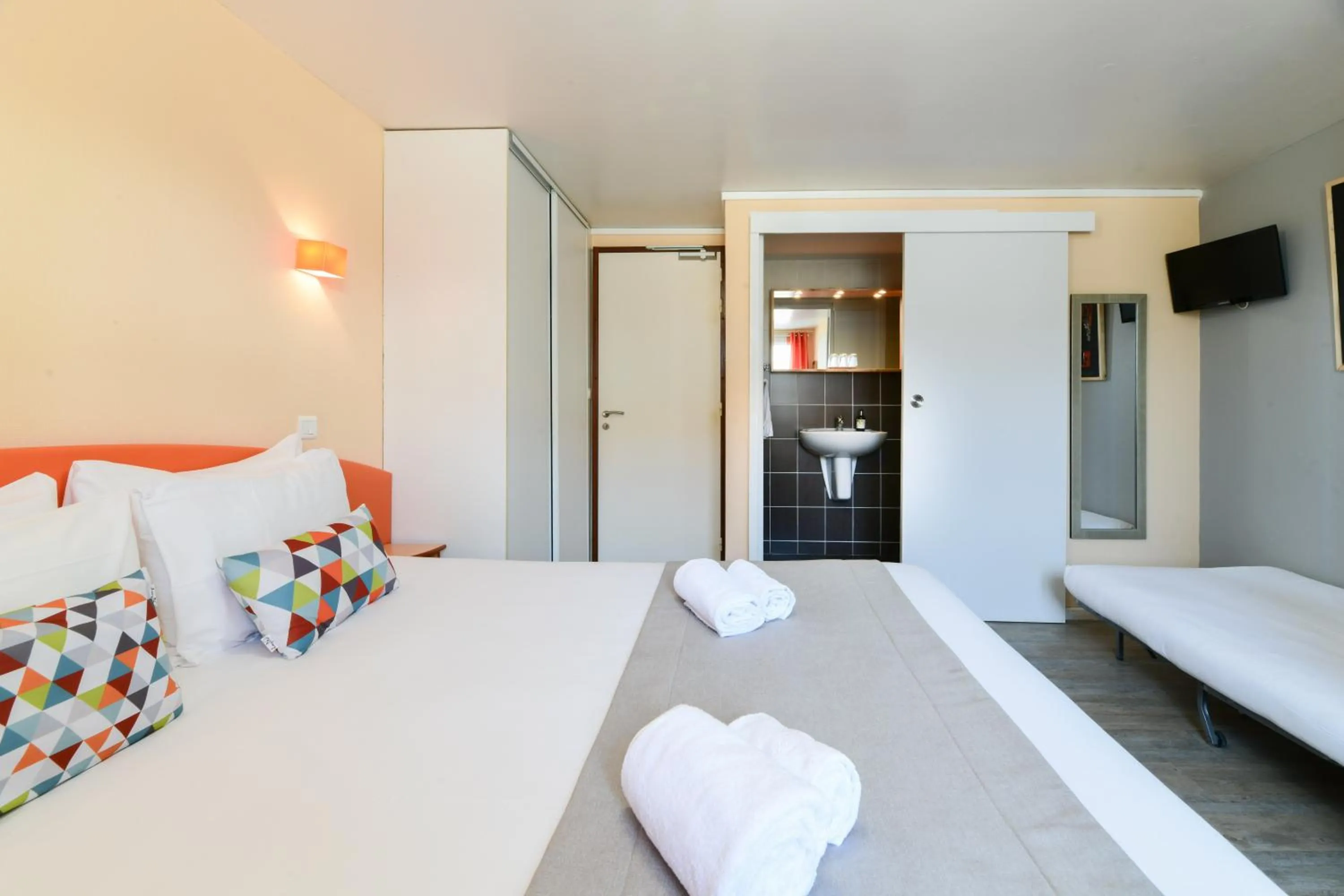 Bed in Logis Hotel de France