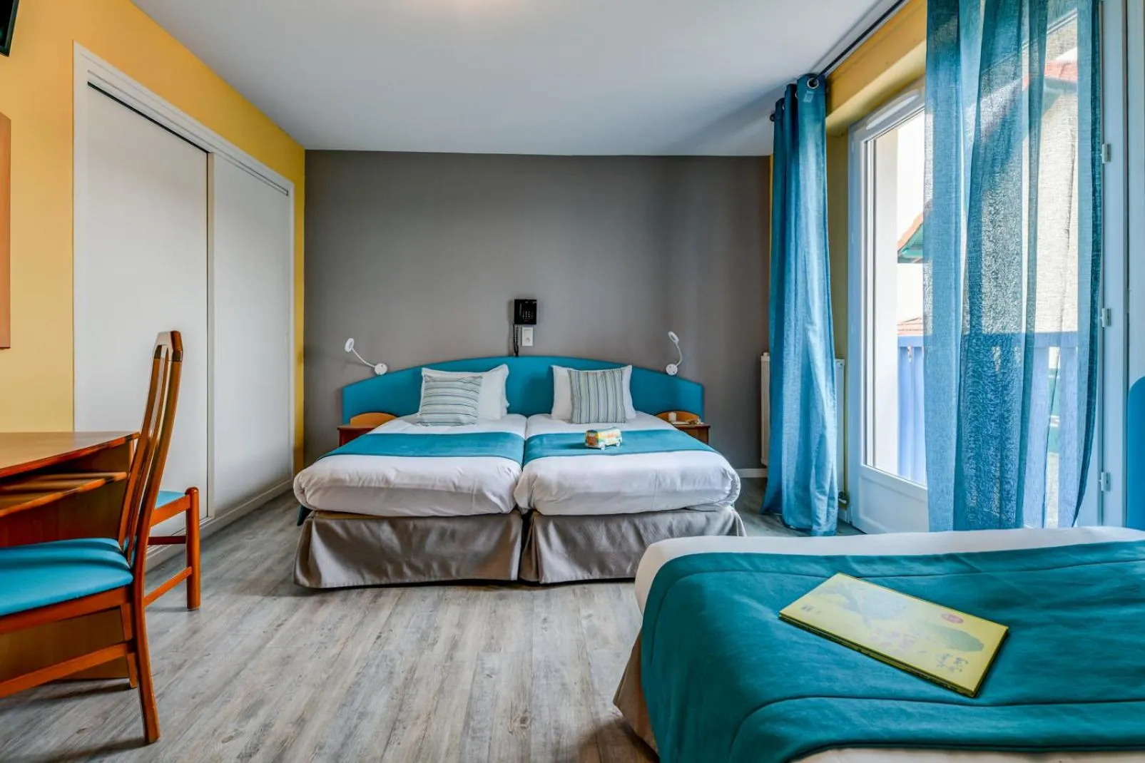 Photo of the whole room, Bed in Logis Hotel de France