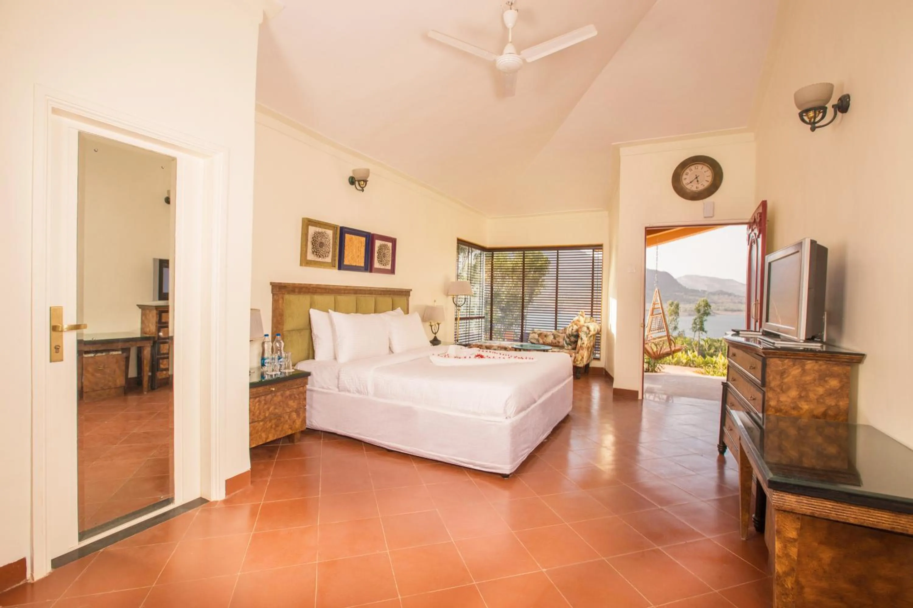 Photo of the whole room, Bed in Residency Lake Resort & Spa