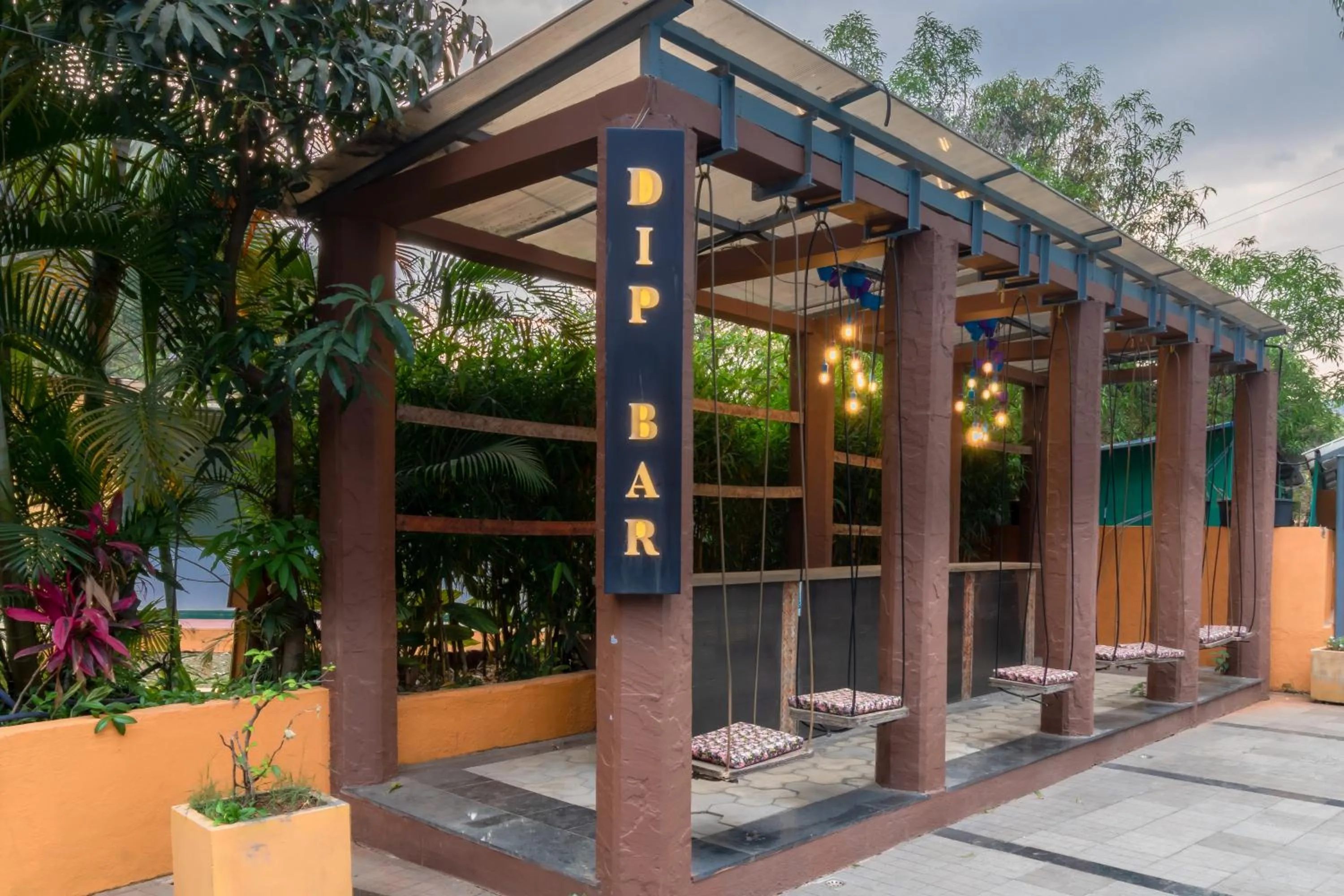 Lounge or bar in Residency Lake Resort & Spa