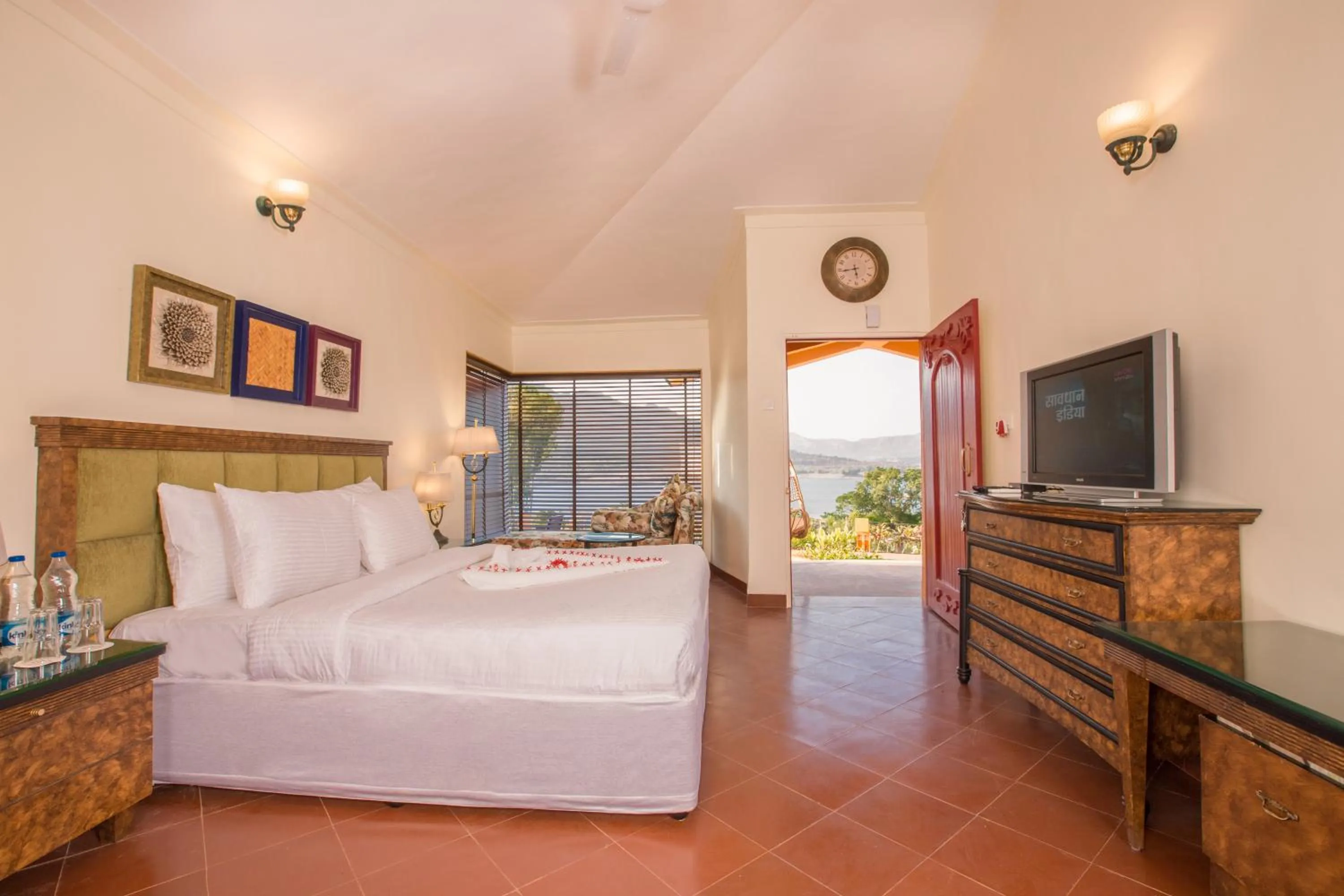 Photo of the whole room, Bed in Residency Lake Resort & Spa