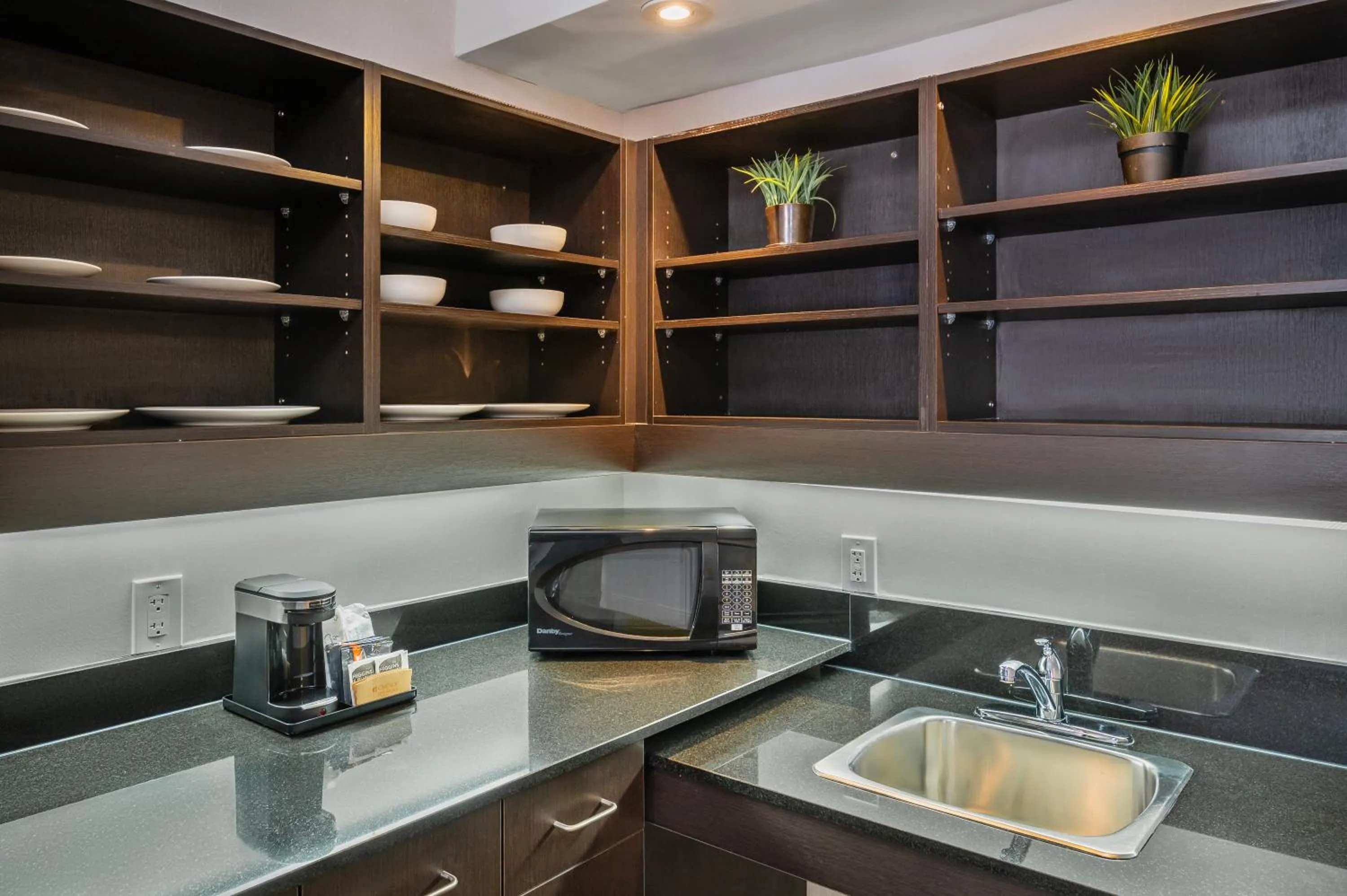 Kitchen or kitchenette in Comfort Inn