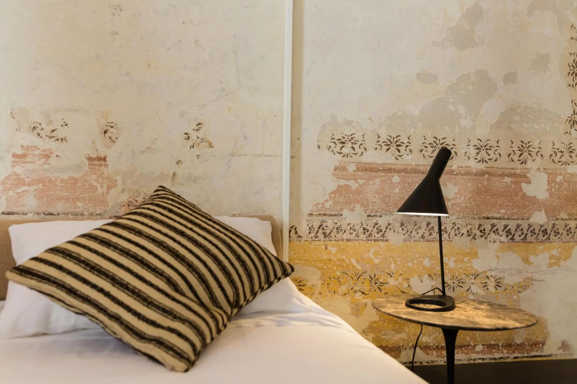 Decorative detail, Bed in Casatorre dei Leoni Dimora Storica