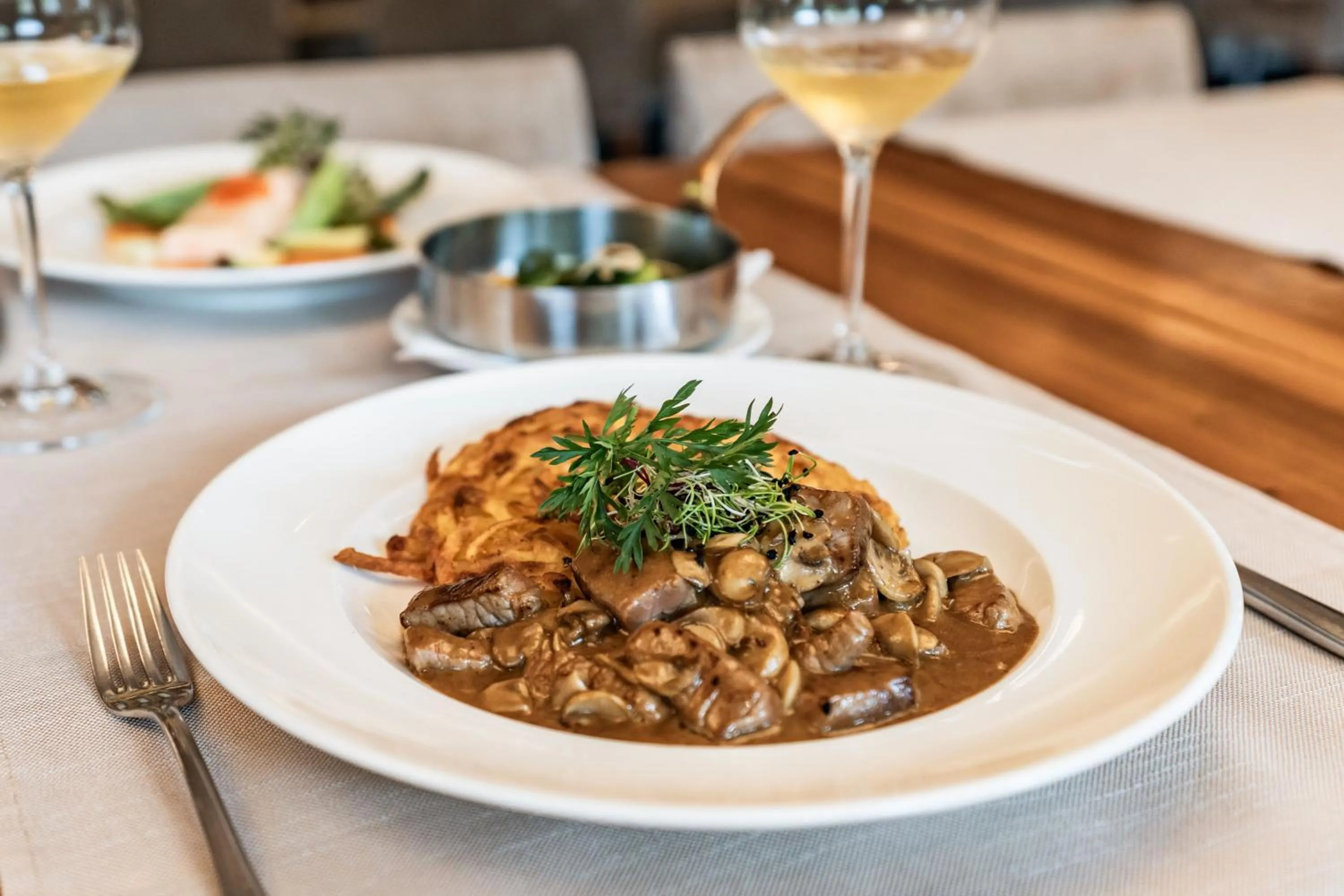 Restaurant/places to eat in Tailormade Hotel KRONE Sarnen