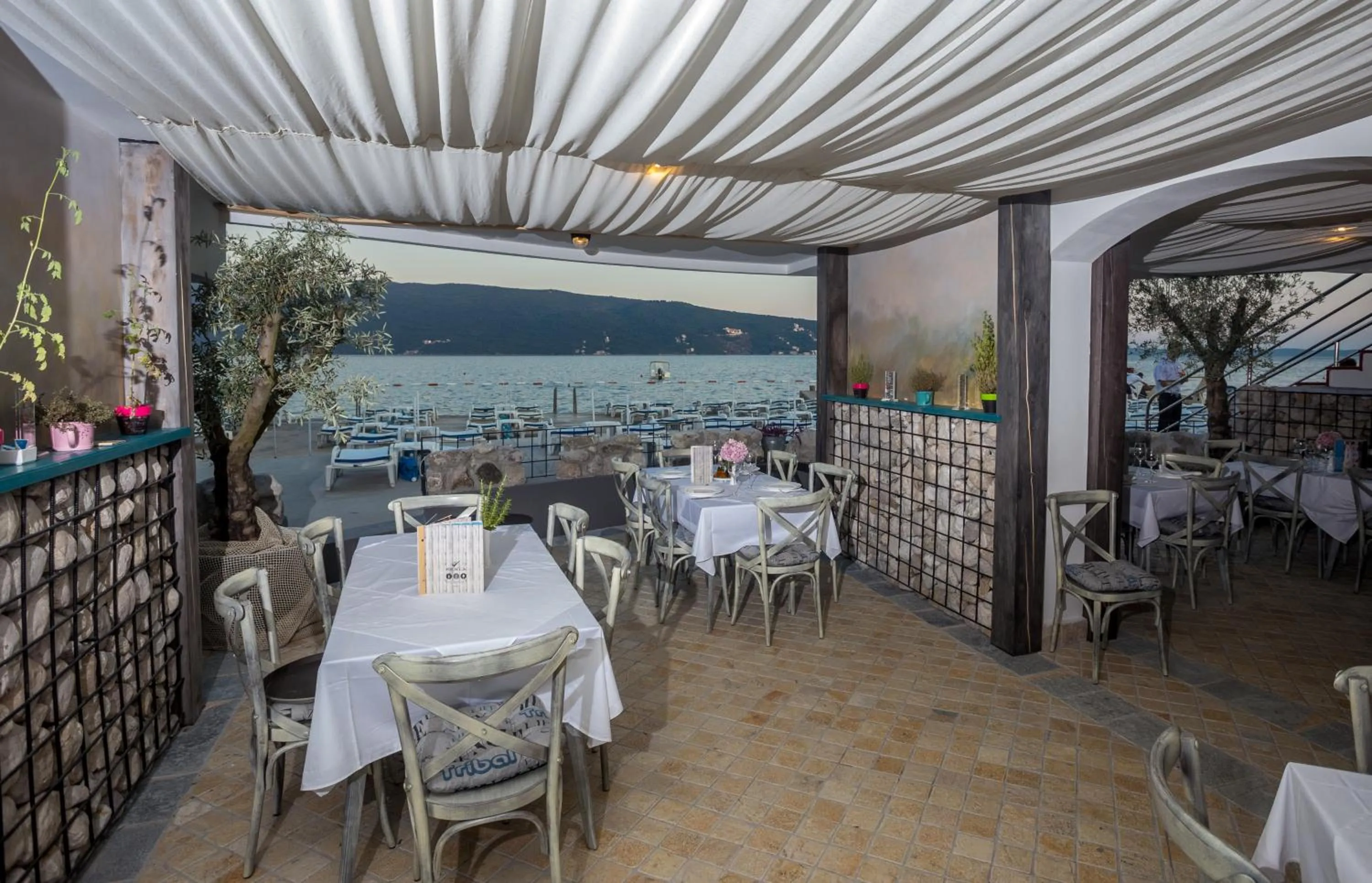 Business facilities in Hotel Perla