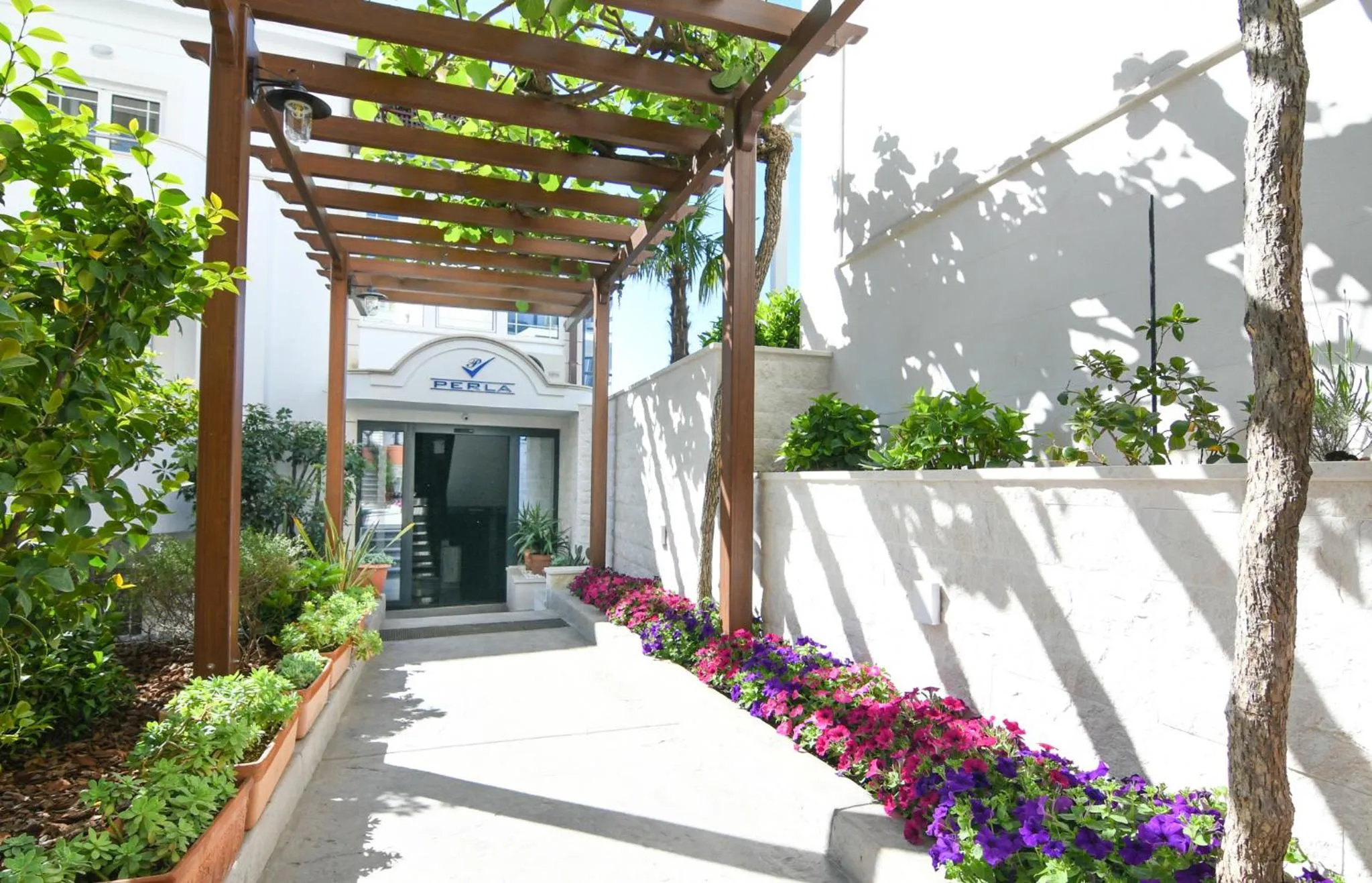 Facade/entrance in Hotel Perla