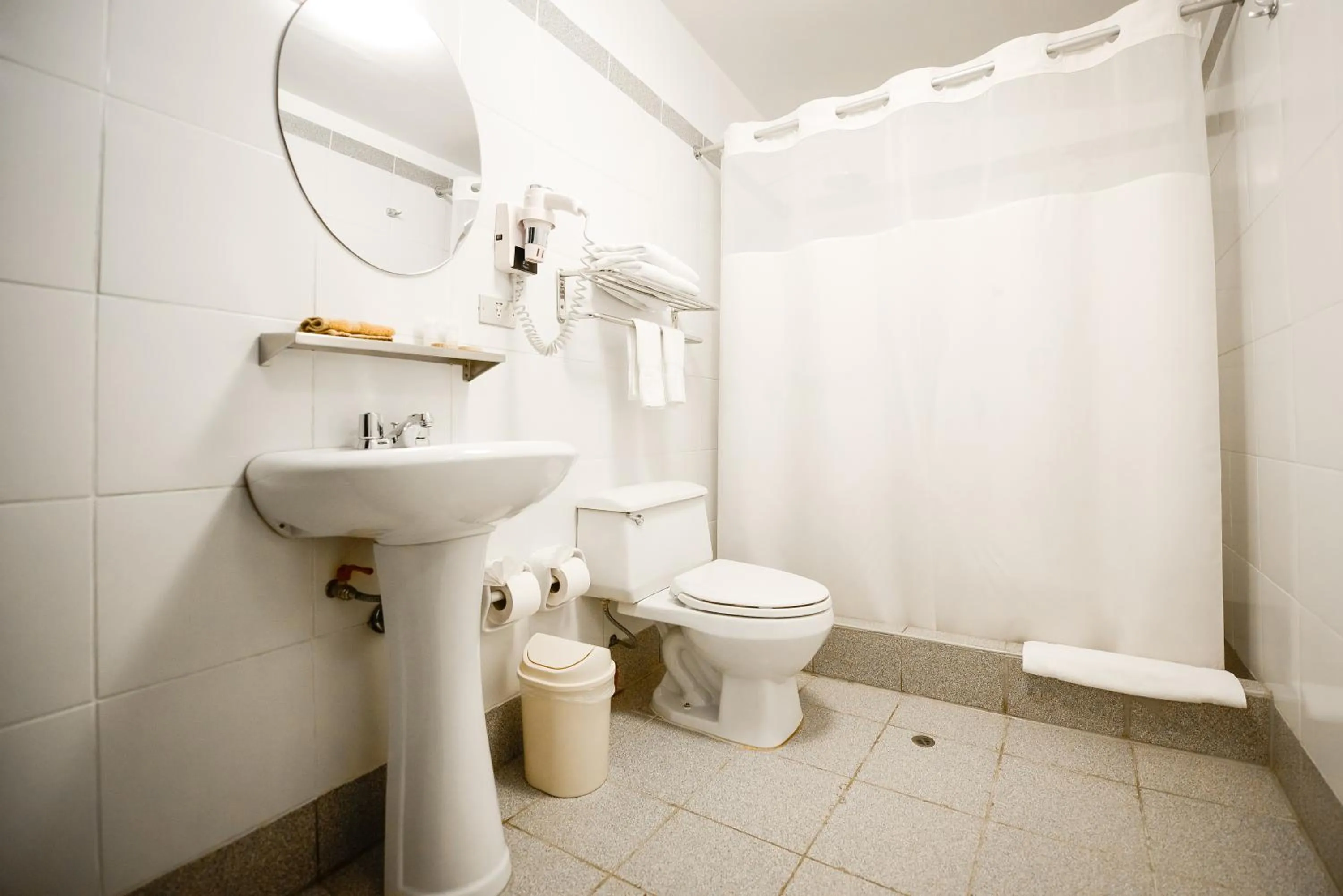 Shower in Hotel Raymi