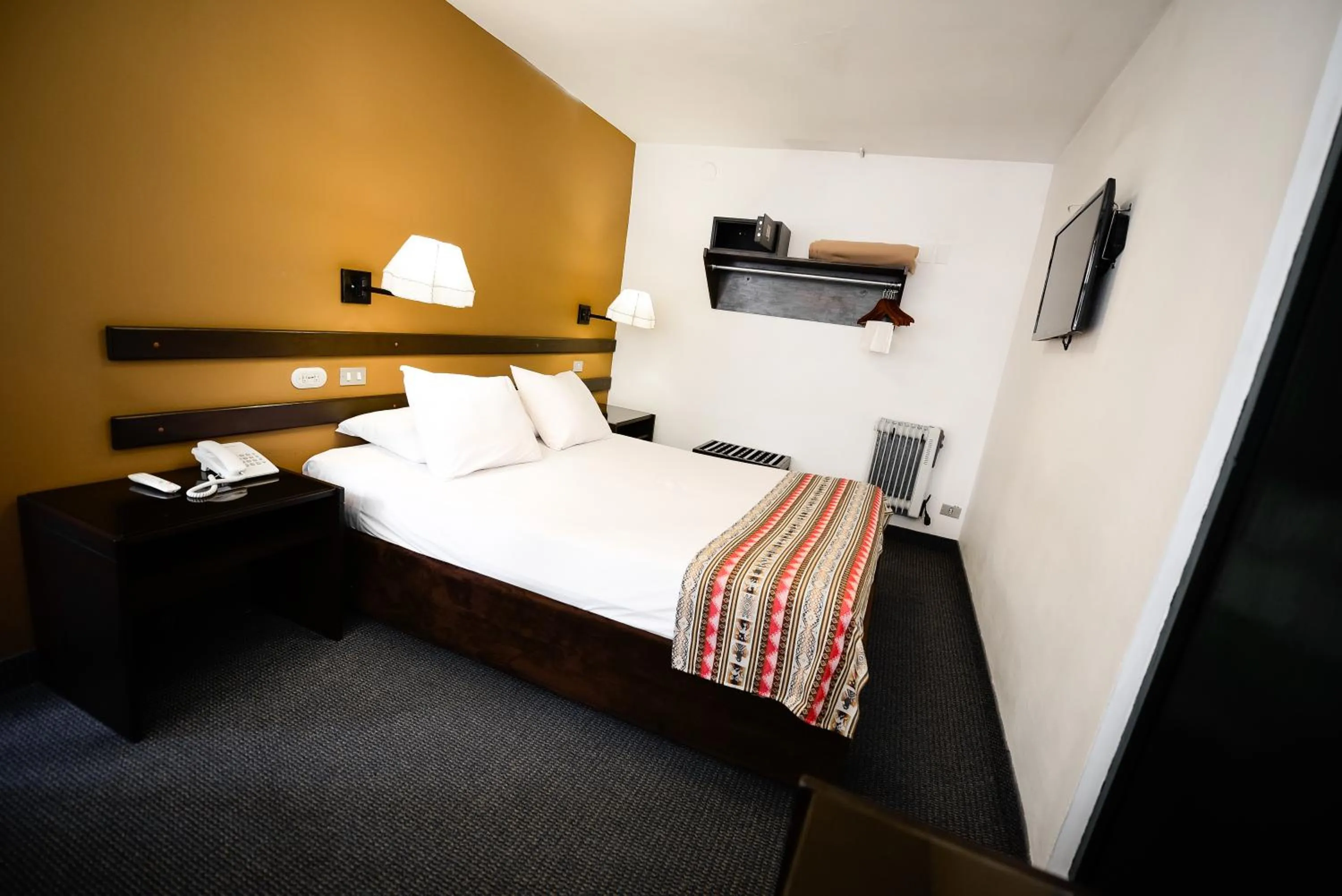 Photo of the whole room, Bed in Hotel Raymi