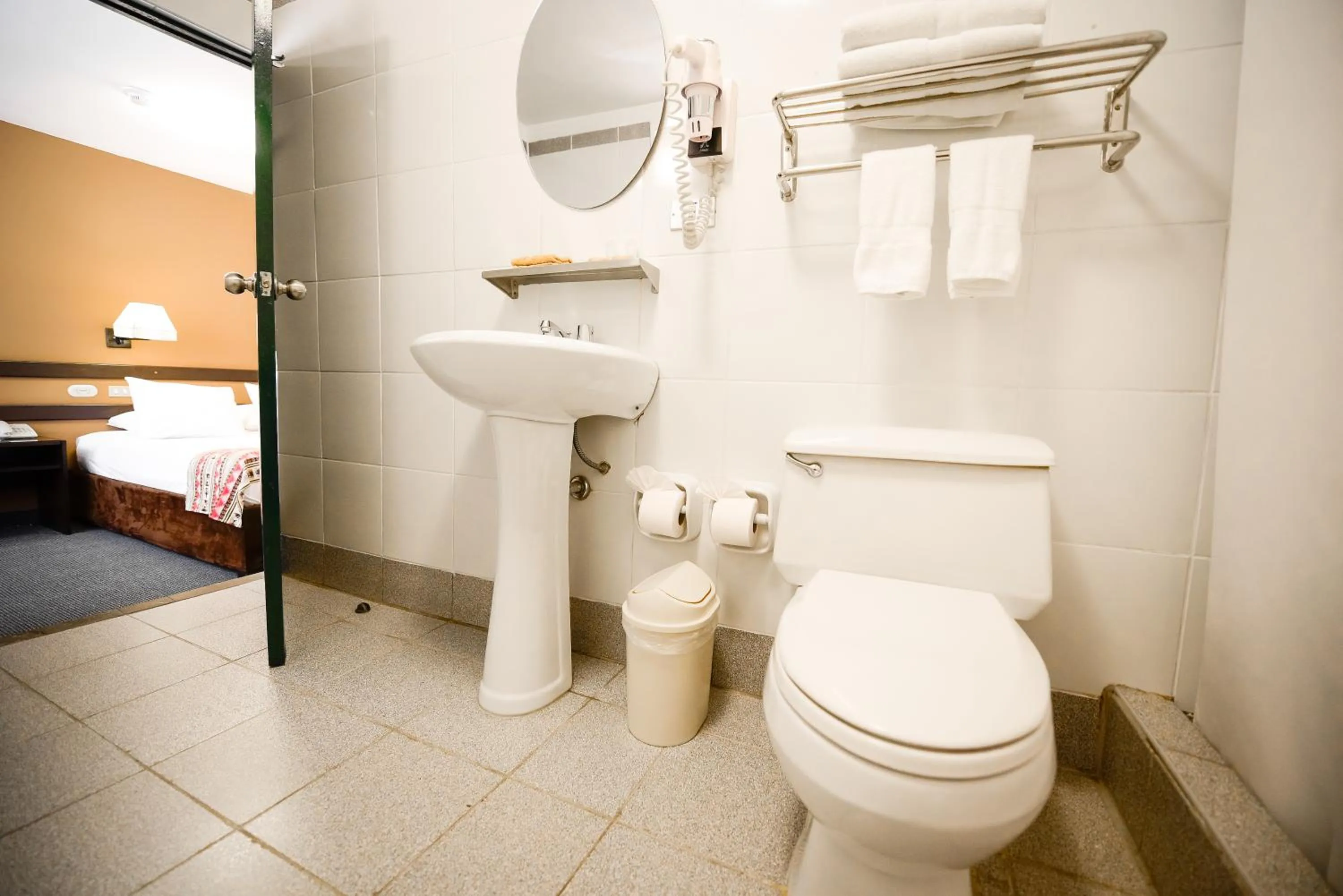 Shower in Hotel Raymi