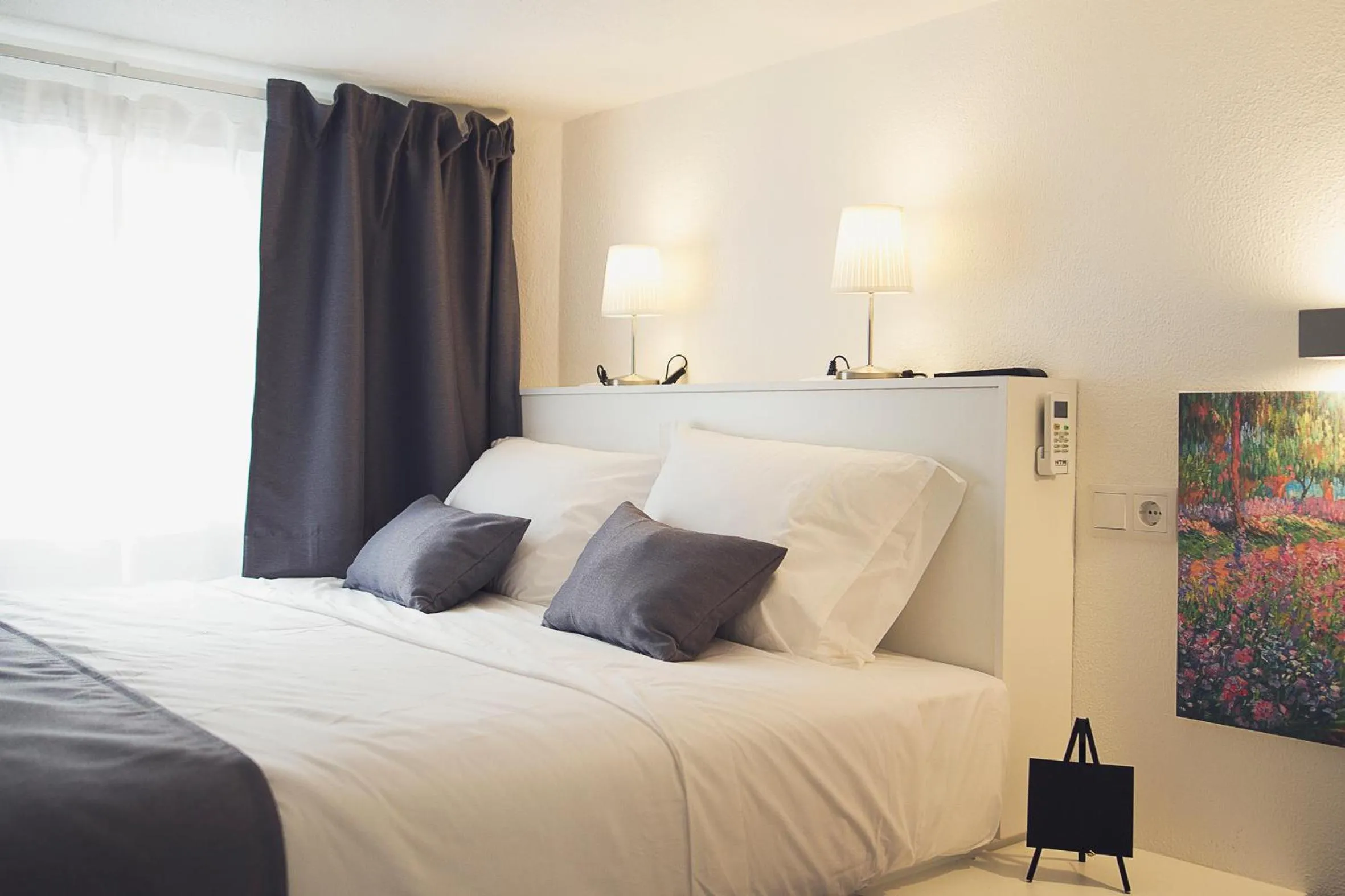 Bedroom, Bed in Art 4 You Cascais Suites