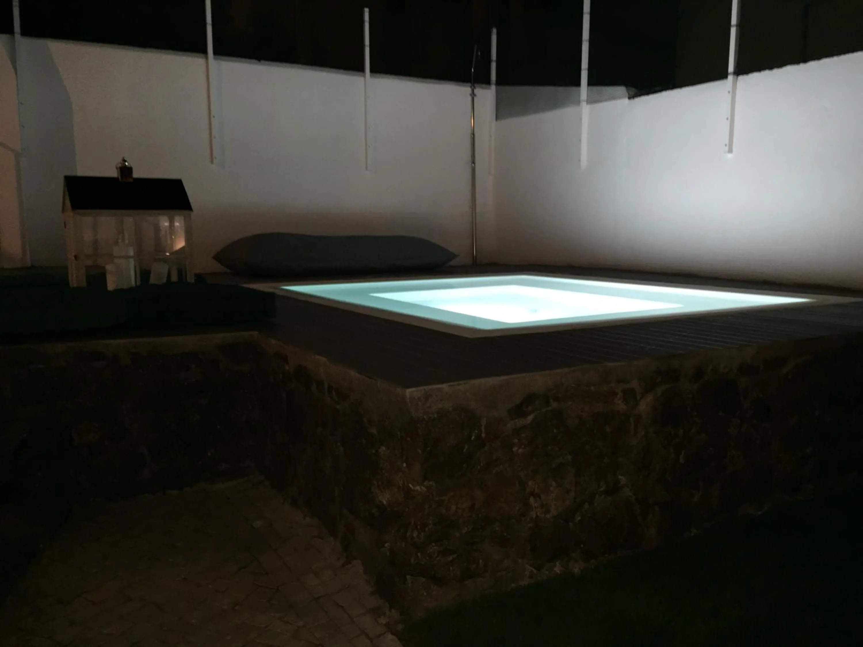 Swimming pool in Art 4 You Cascais Suites