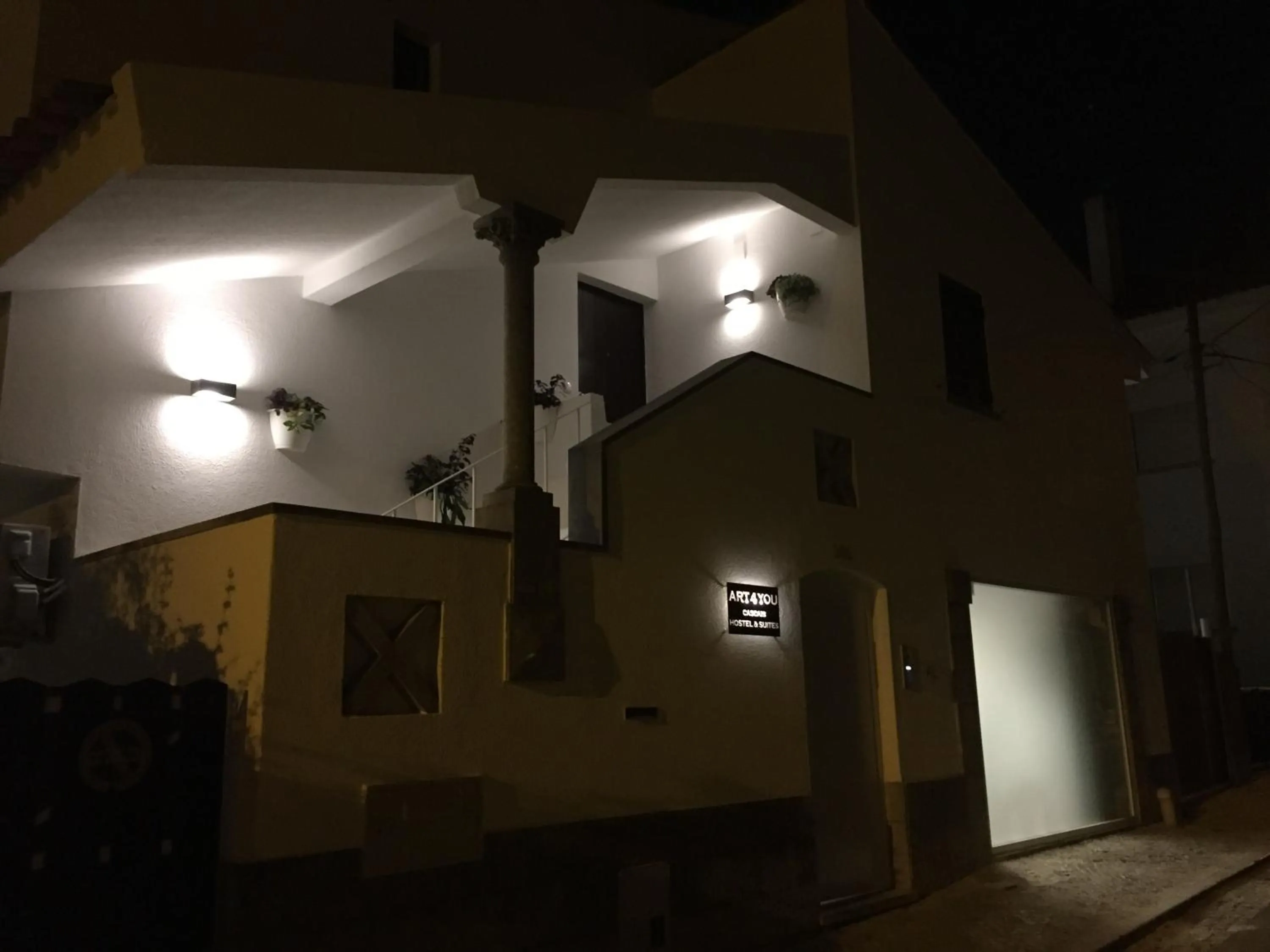 Facade/entrance in Art 4 You Cascais Suites