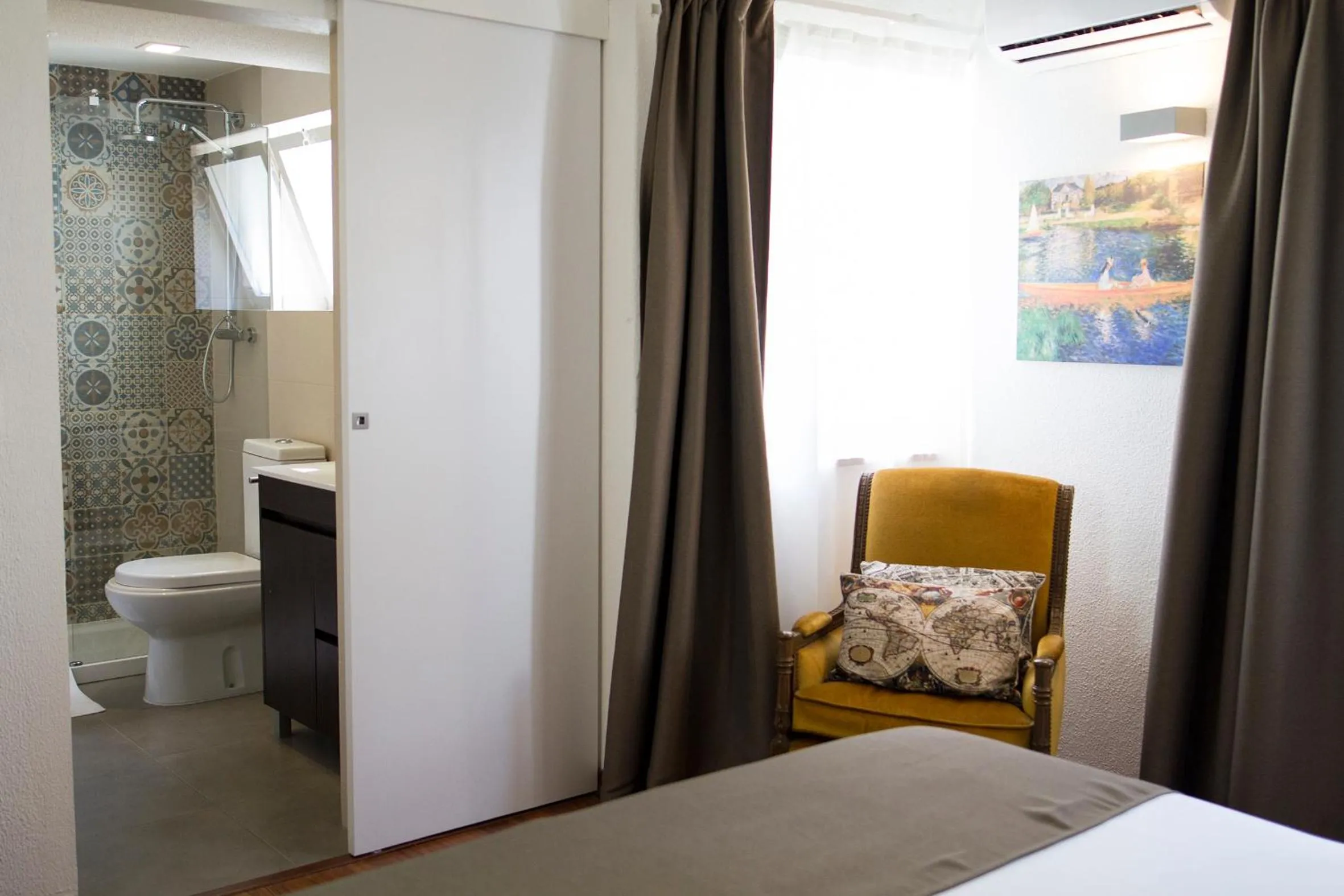 Bedroom, Bed in Art 4 You Cascais Suites