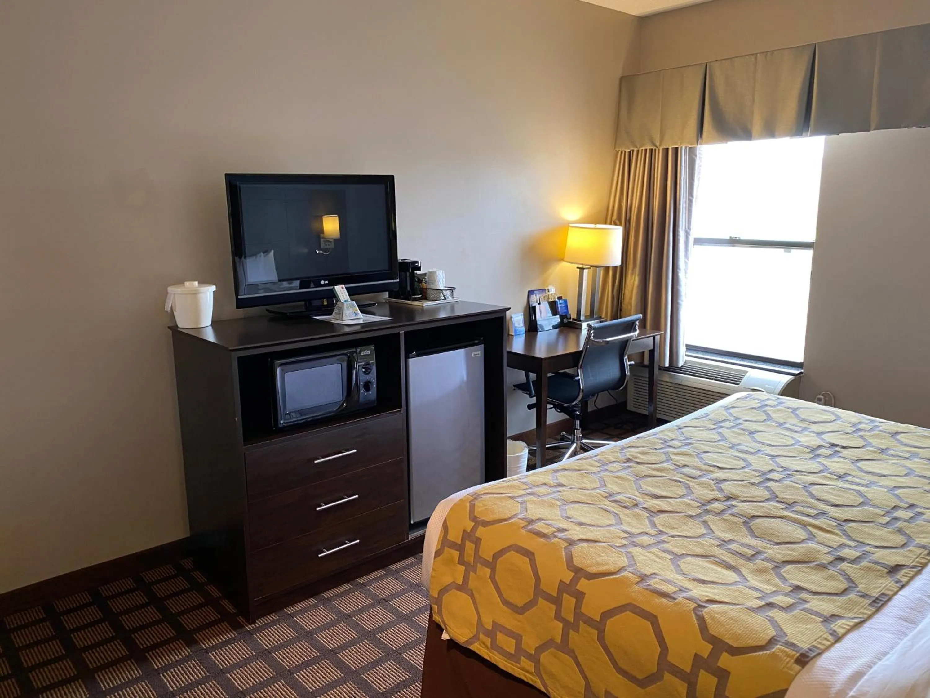 Bedroom, Bed in Baymont by Wyndham Morton