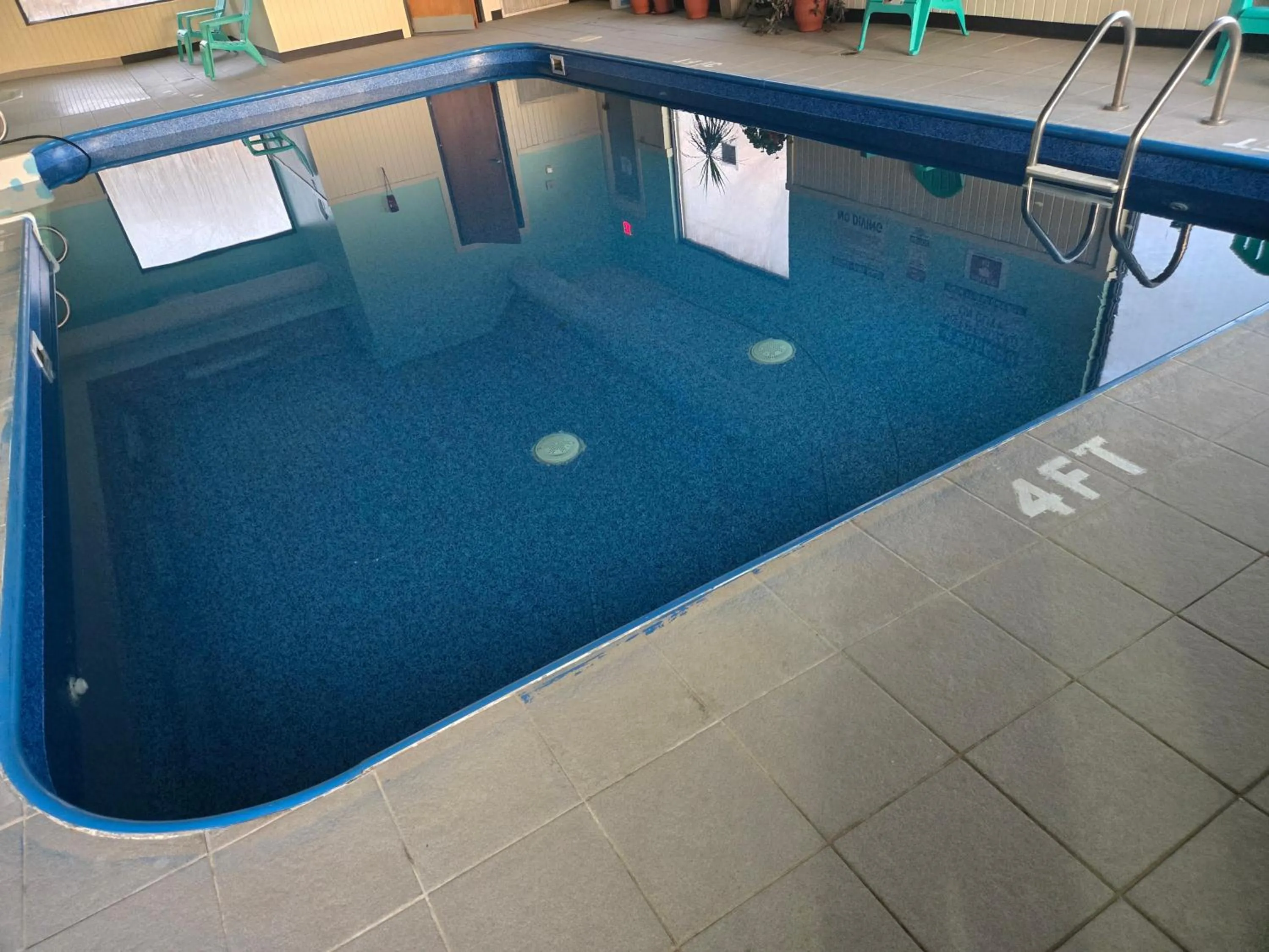 Swimming pool in Days Inn by Wyndham Portage Cascade Mountain area