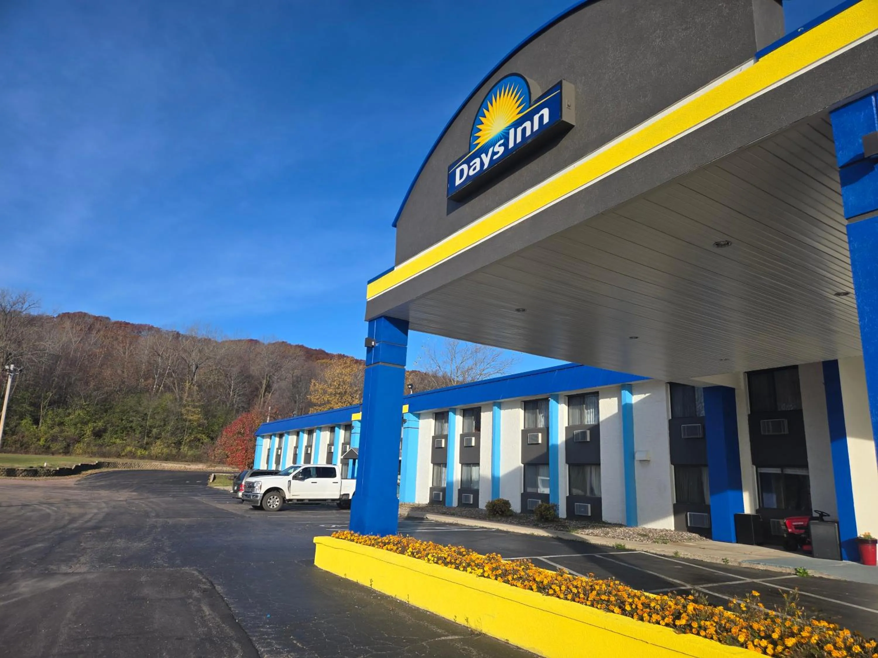 Parking in Days Inn by Wyndham Portage Cascade Mountain area