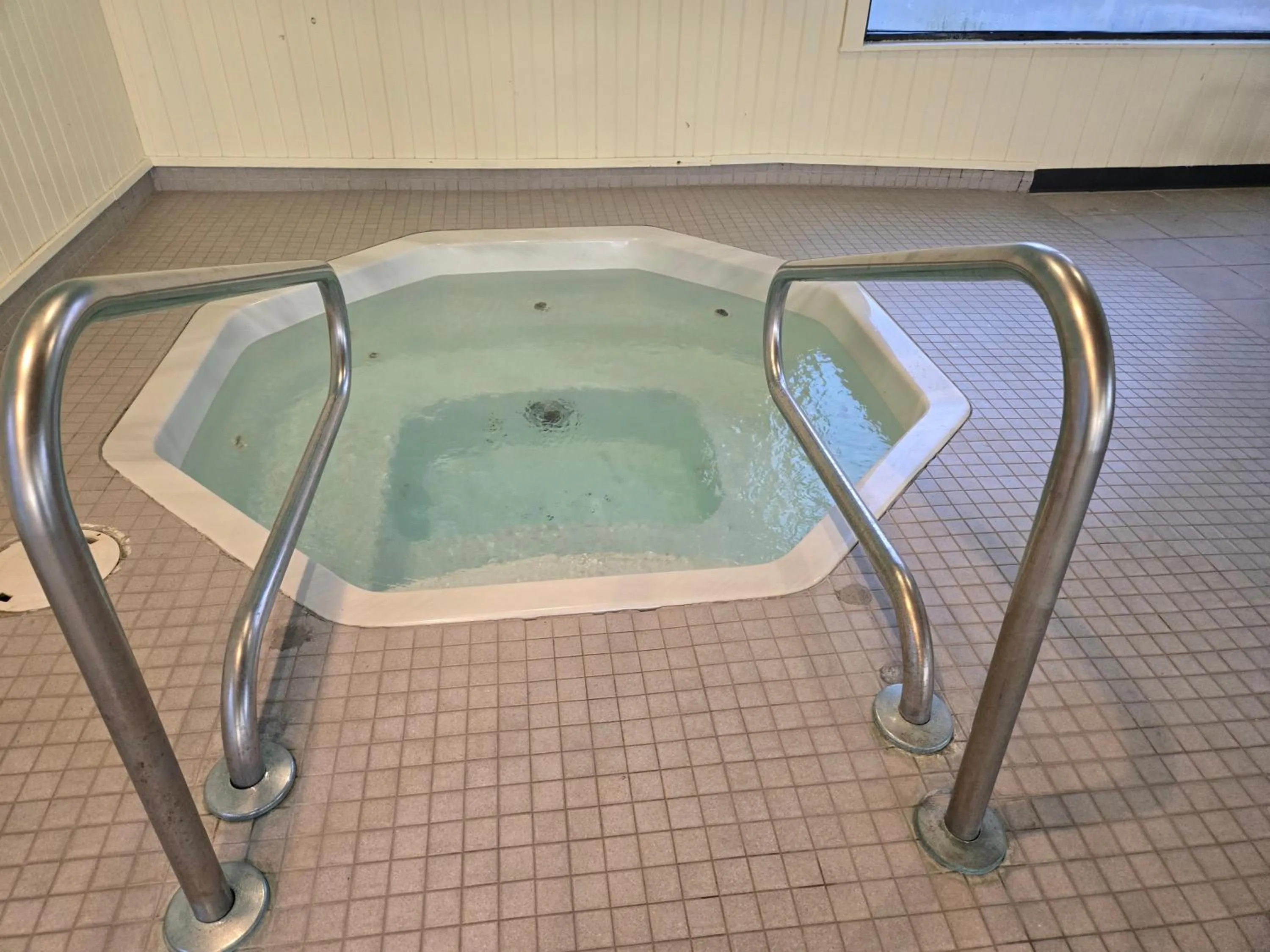 Hot Tub in Days Inn by Wyndham Portage Cascade Mountain area