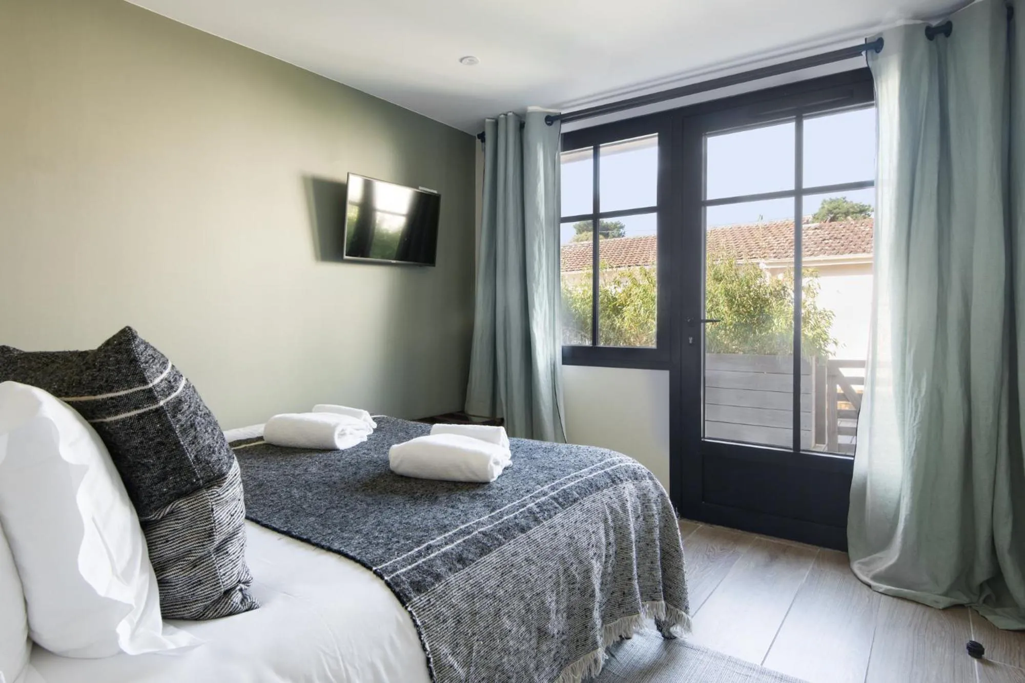 Bedroom, Bed in Le Homard Bleu