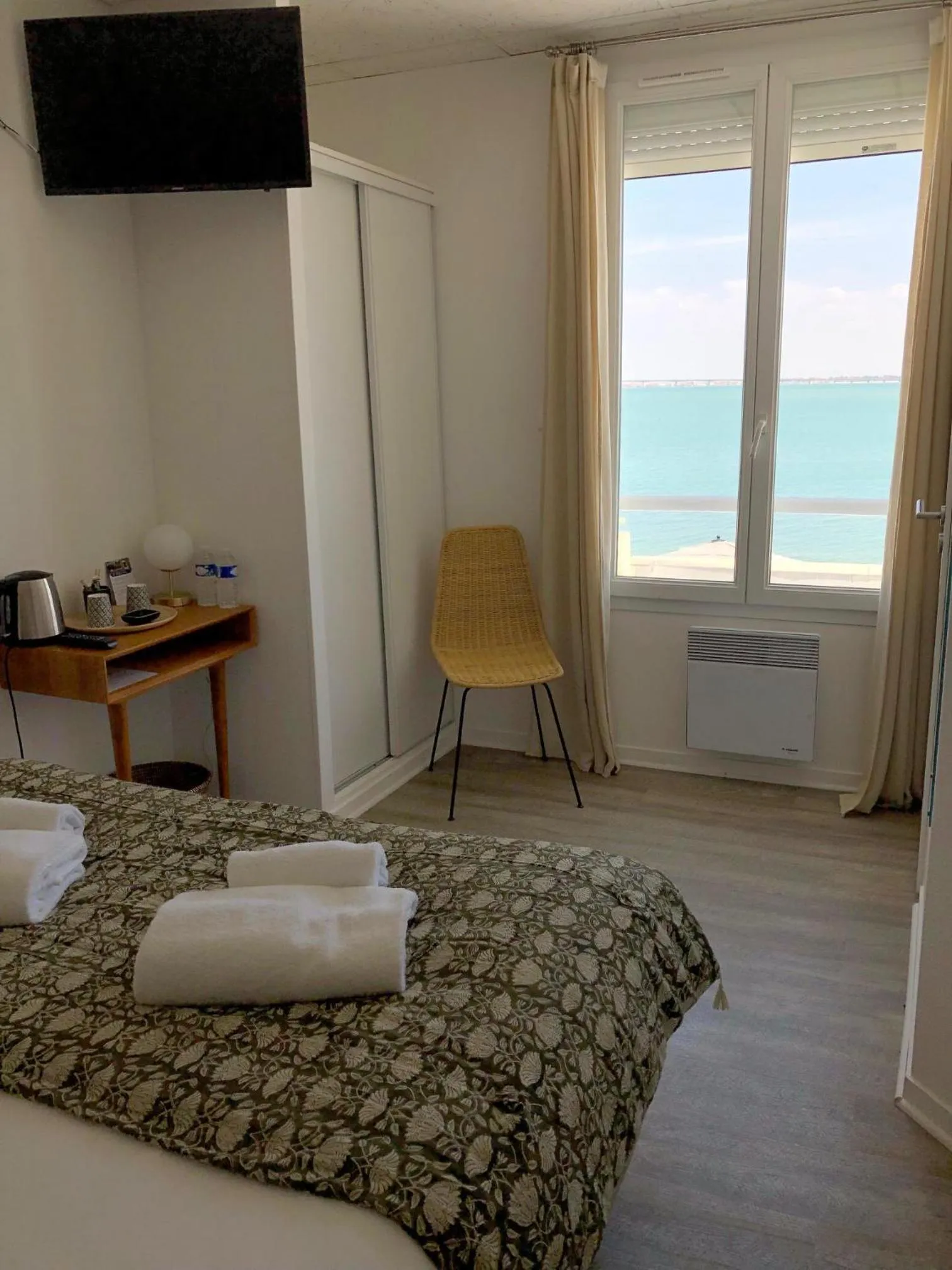 Bedroom, Bed in Le Homard Bleu